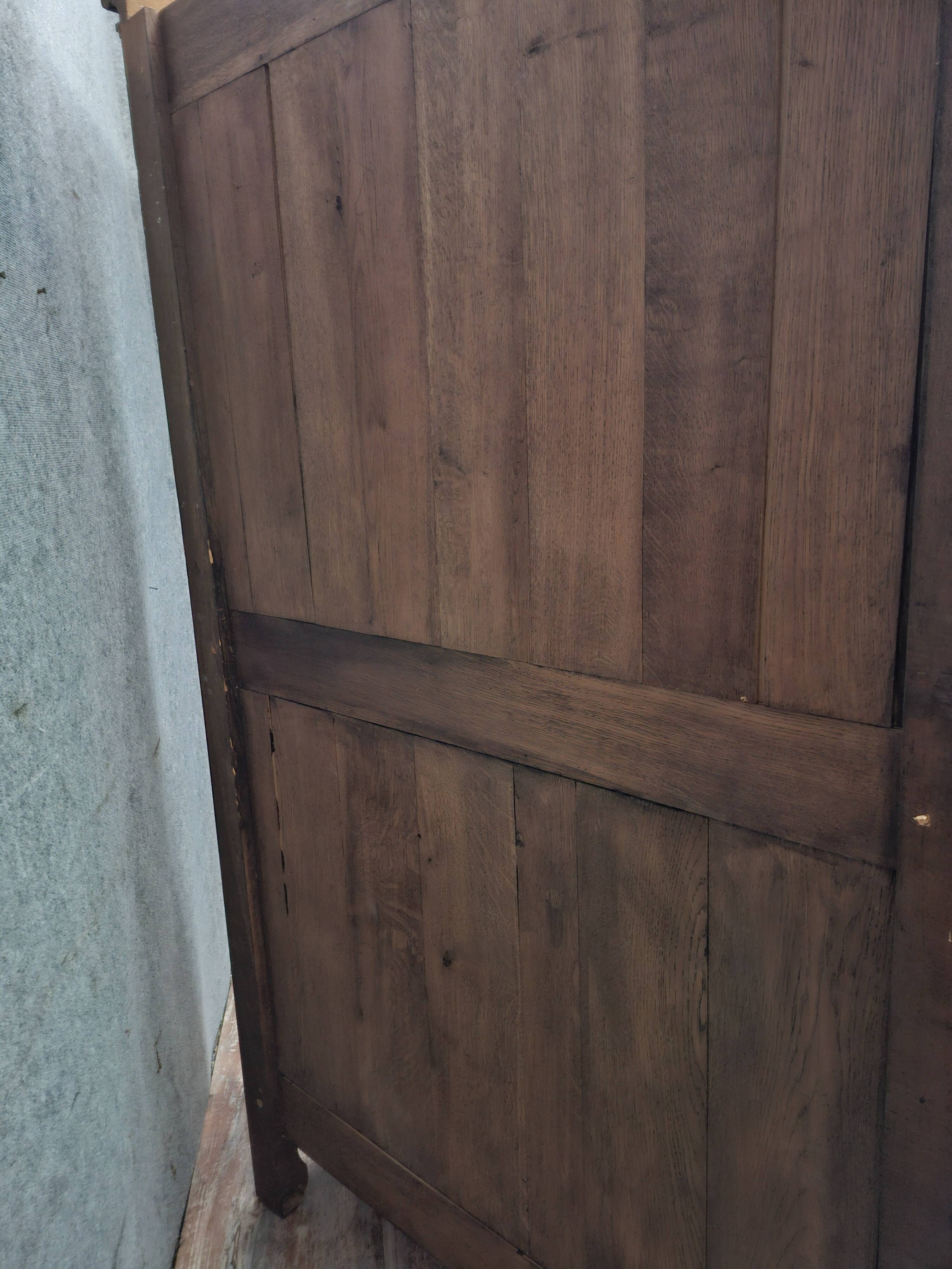 Bressanne wardrobe in walnut and solid oak, regional work from the 20th century.