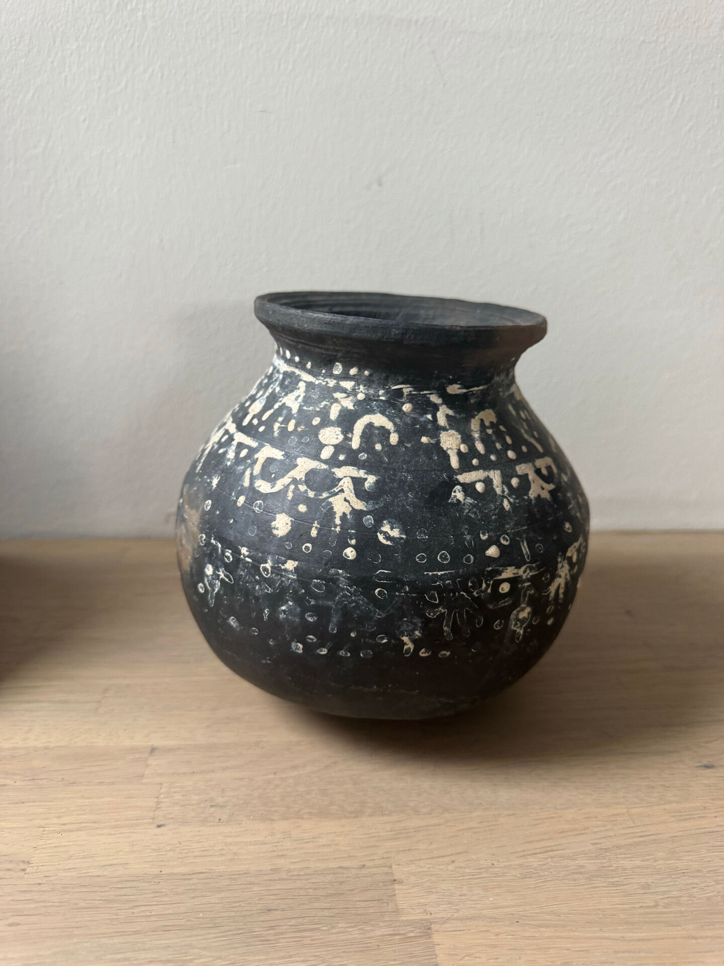 Lot of 3 ancient pots from Indonesia, black terracotta, wabi-sabi.