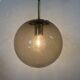 Suspension boule en laiton et verre fumé de Limburg Glashütte, années 1970