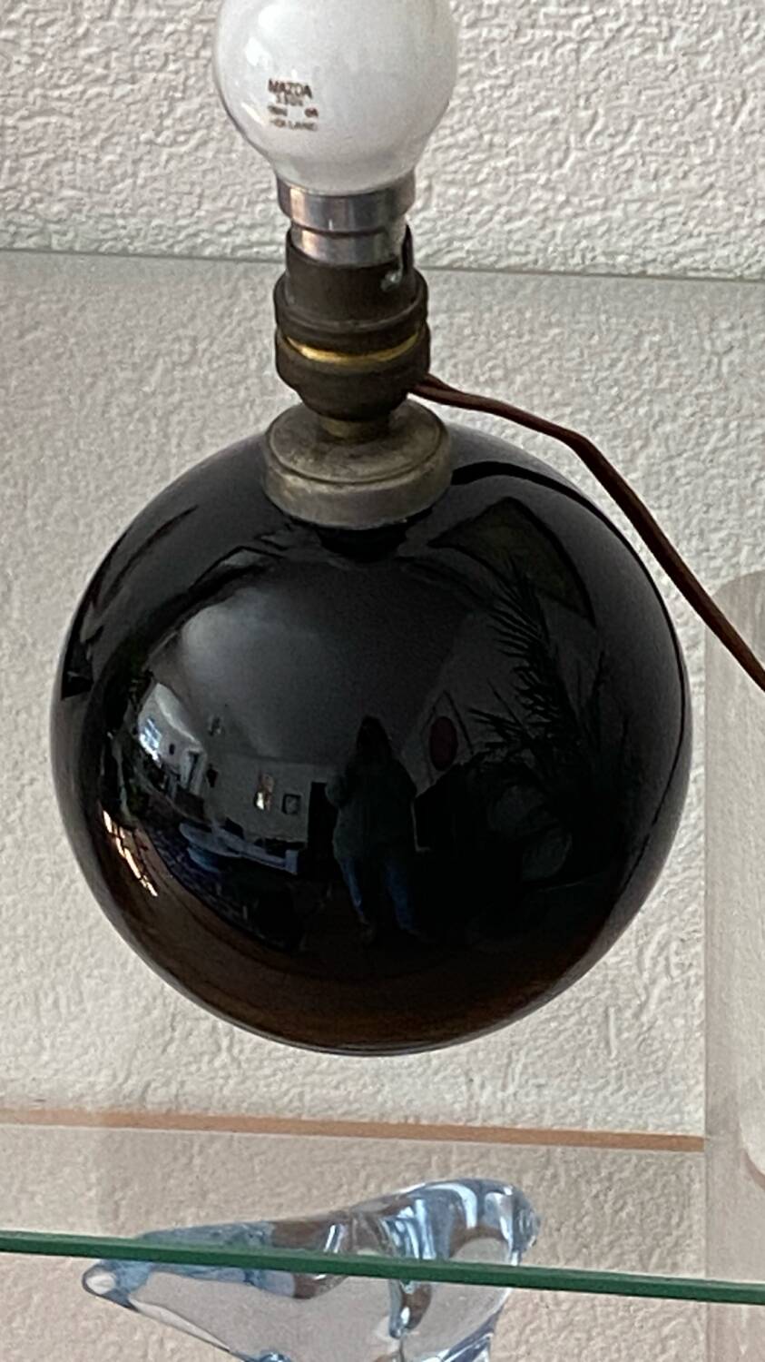 Lampe sphérique, verre opalin noir, Art Déco