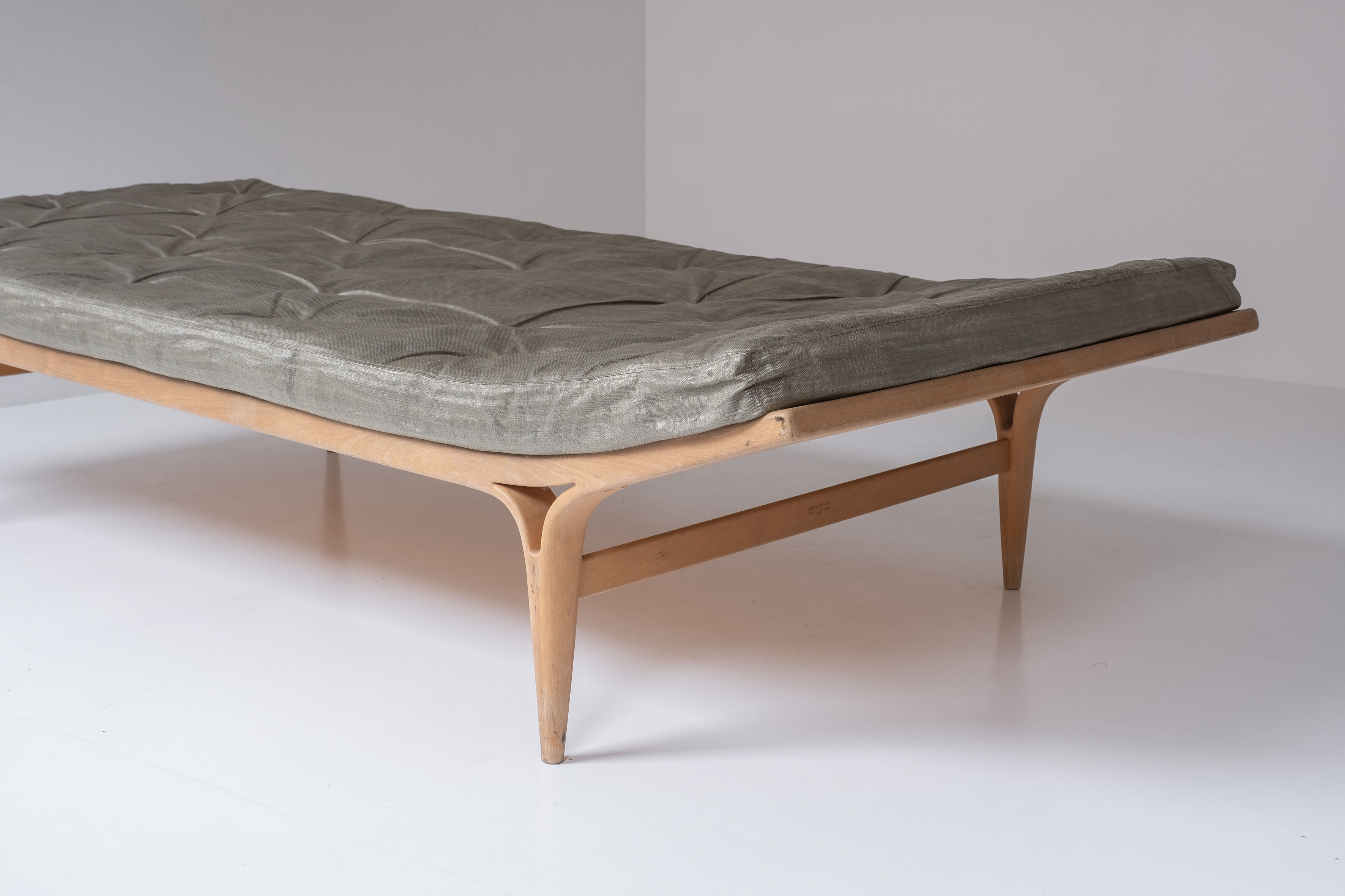 'Berlin' daybed designed by Bruno Mathsson for Firma Karl Mathsson, Sweden 1969.