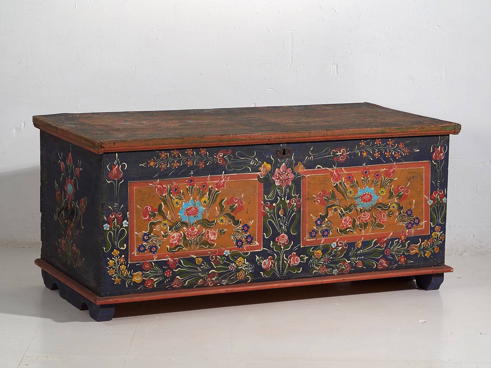 Antique trunk with floral motifs (c.1870)