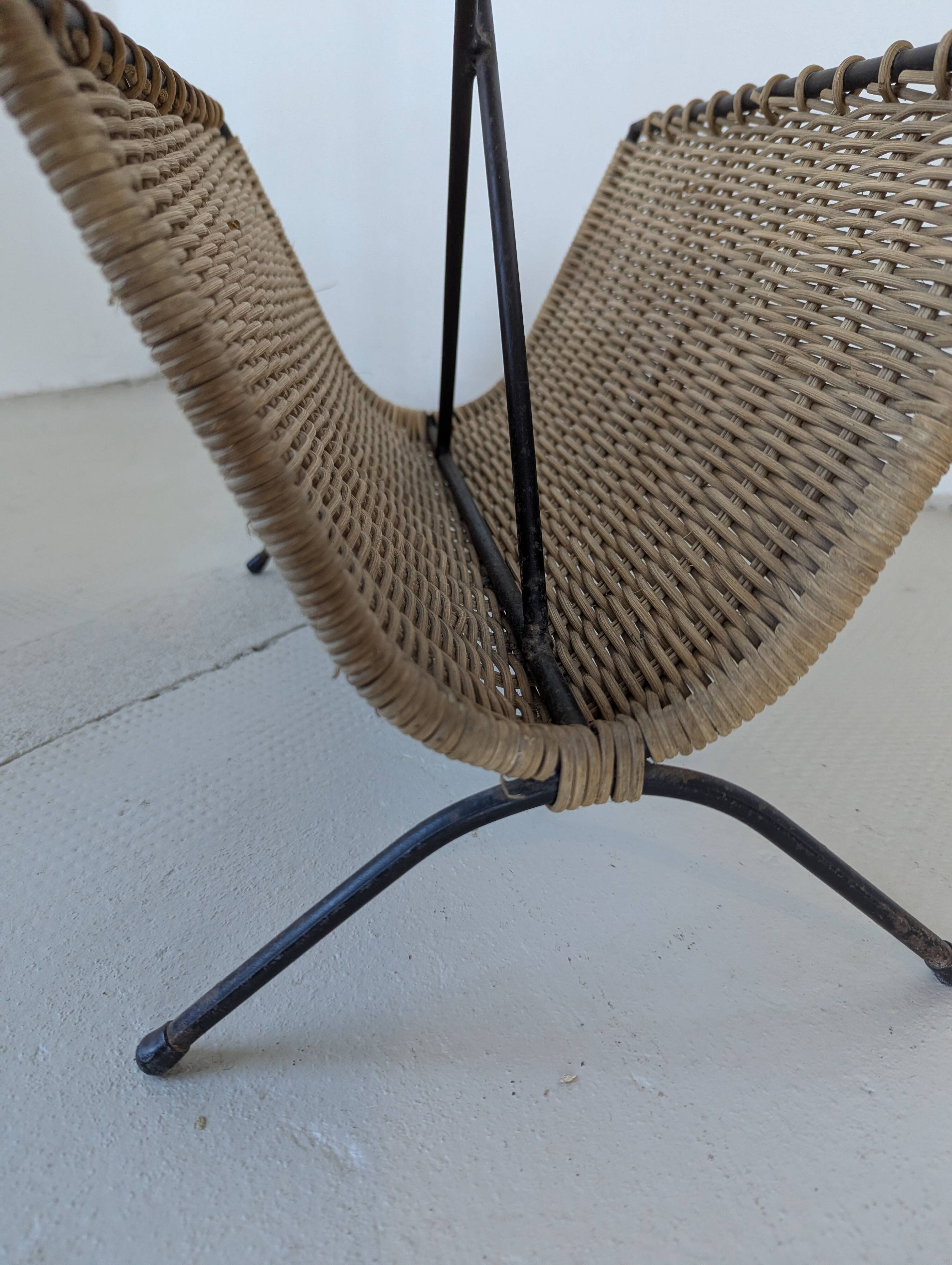 Iron and rattan magazine rack from the 60s
