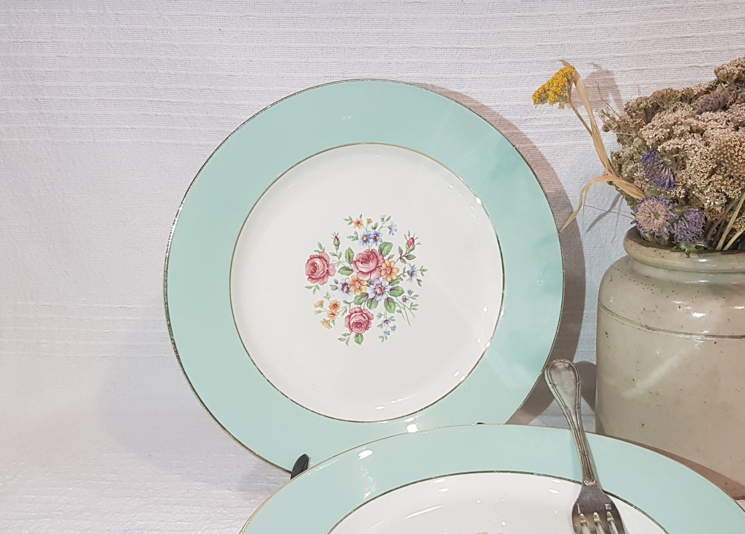 6 flat plates in opaque porcelain from Saint Amand and Hamage model Highness