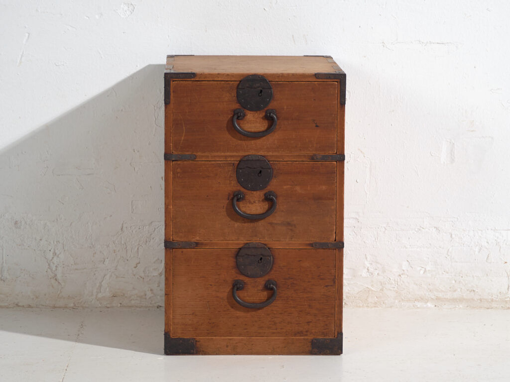 Small Japanese tansu with three drawers – Meiji Period (c. 1890–1926)
