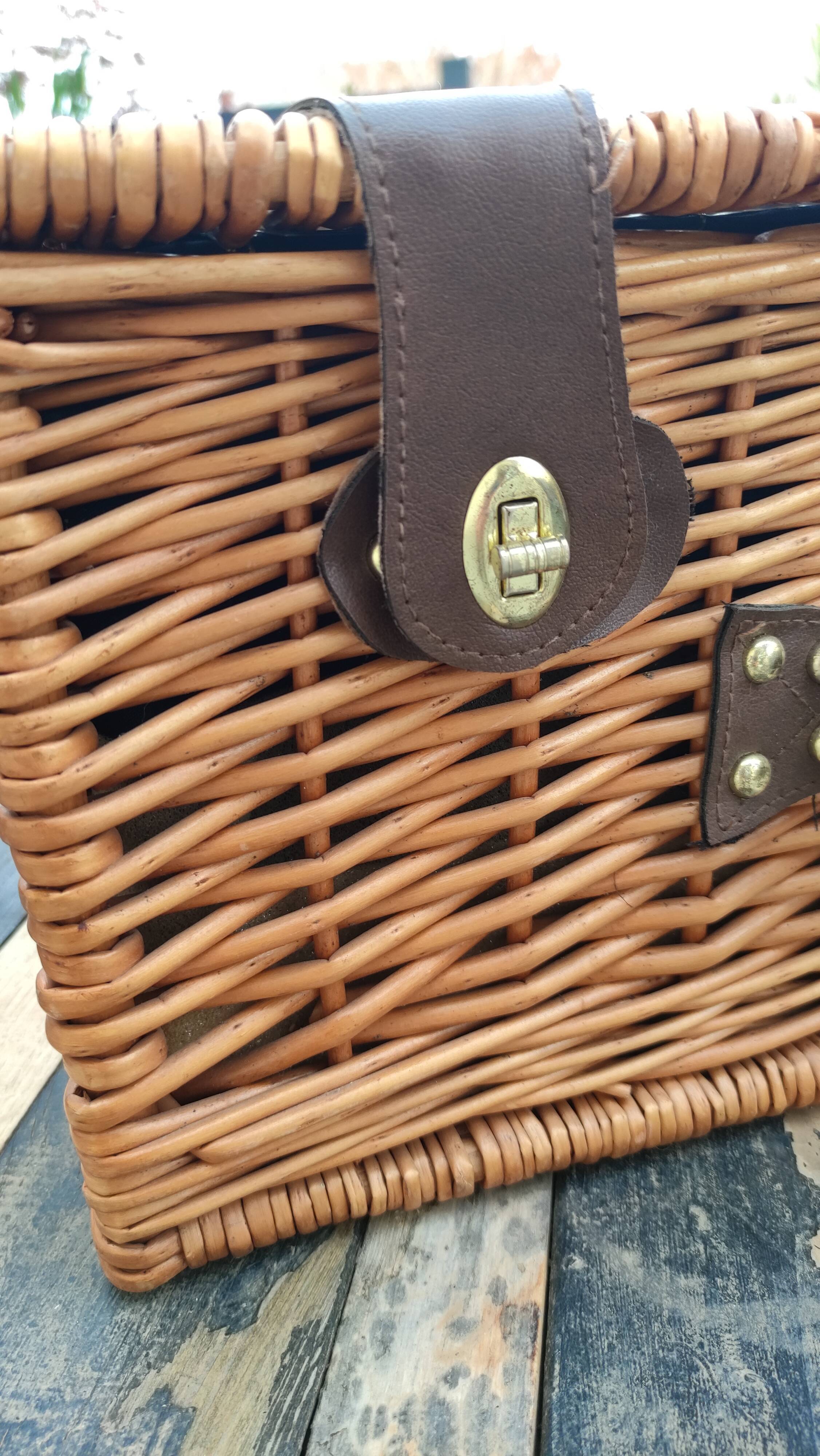 Picnic basket with white porcelain crockery