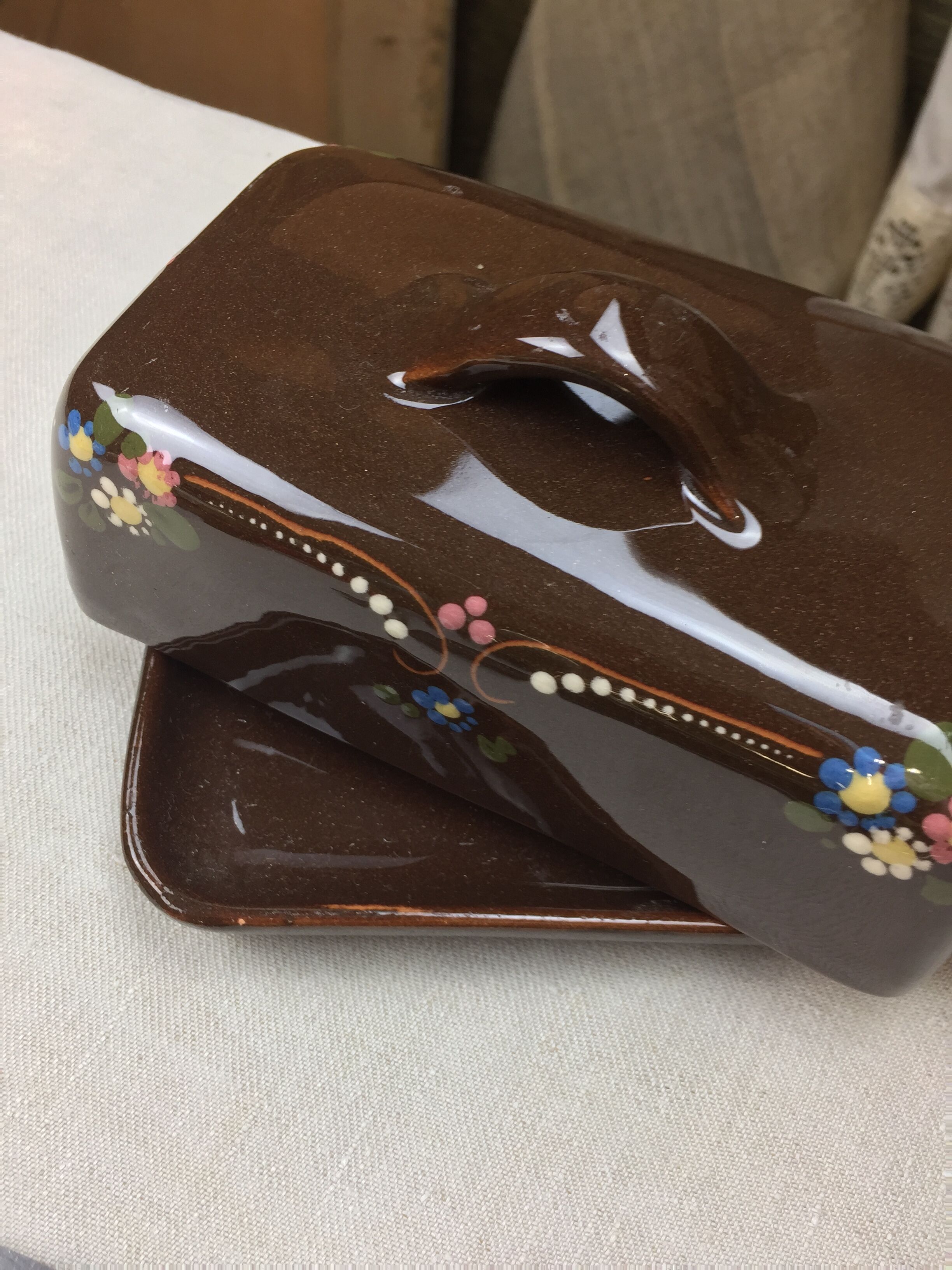 Beurrier artisanal en terre émaillée