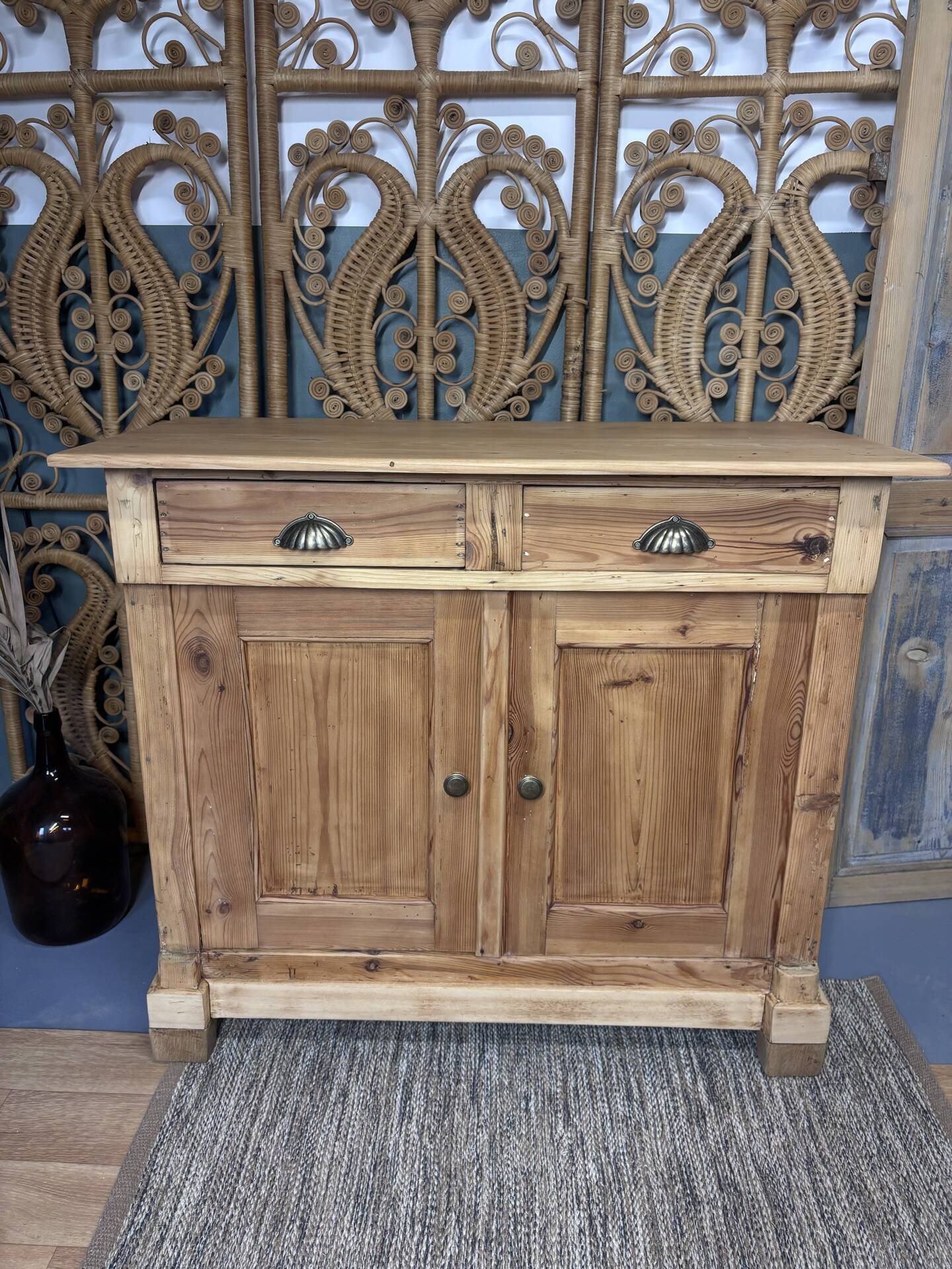 Pine buffet