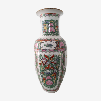 Vase chinois en porcelaine peint à la main, signé