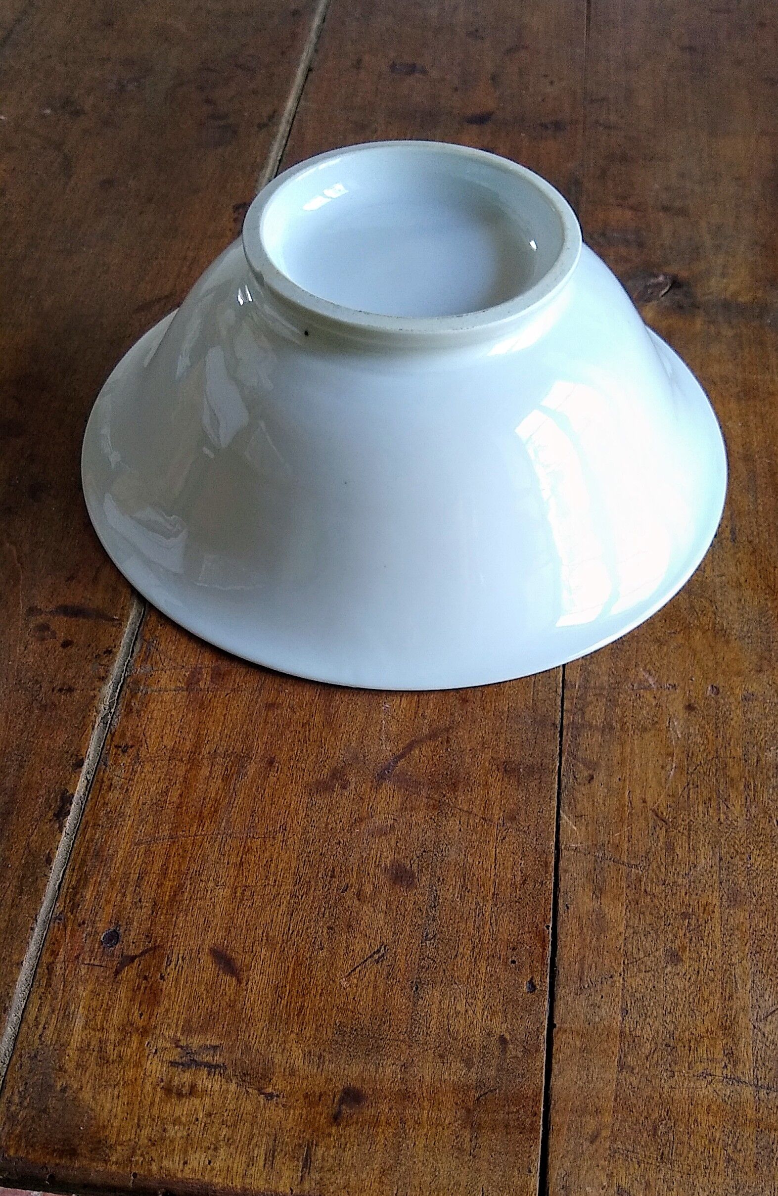 White porcelain salad bowl dish