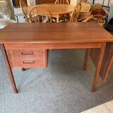 Nielsen Tibergaard desk