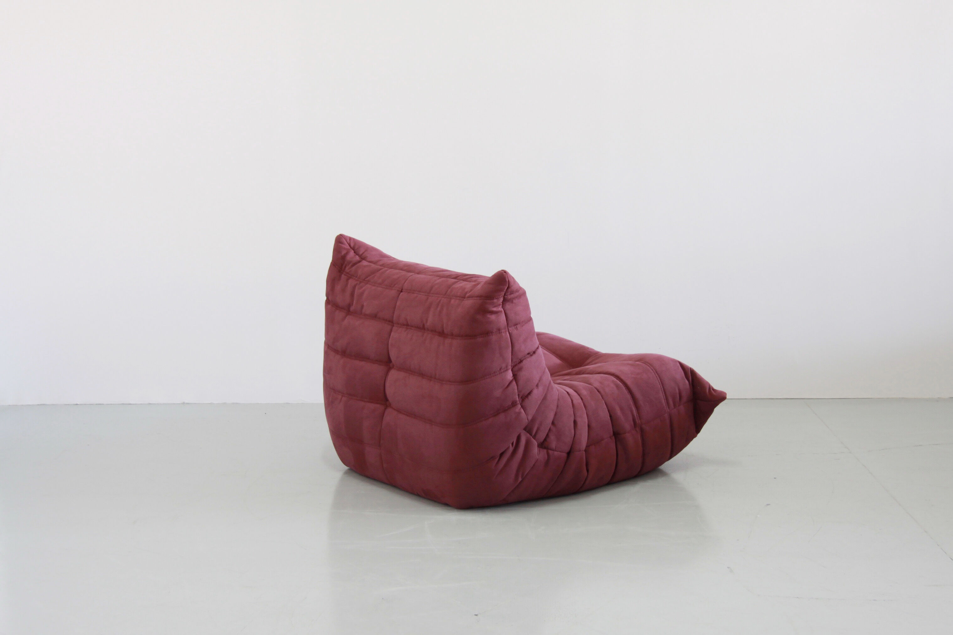 Driver "Togo" microfiber rose designed by Michel Ducaroy 1973