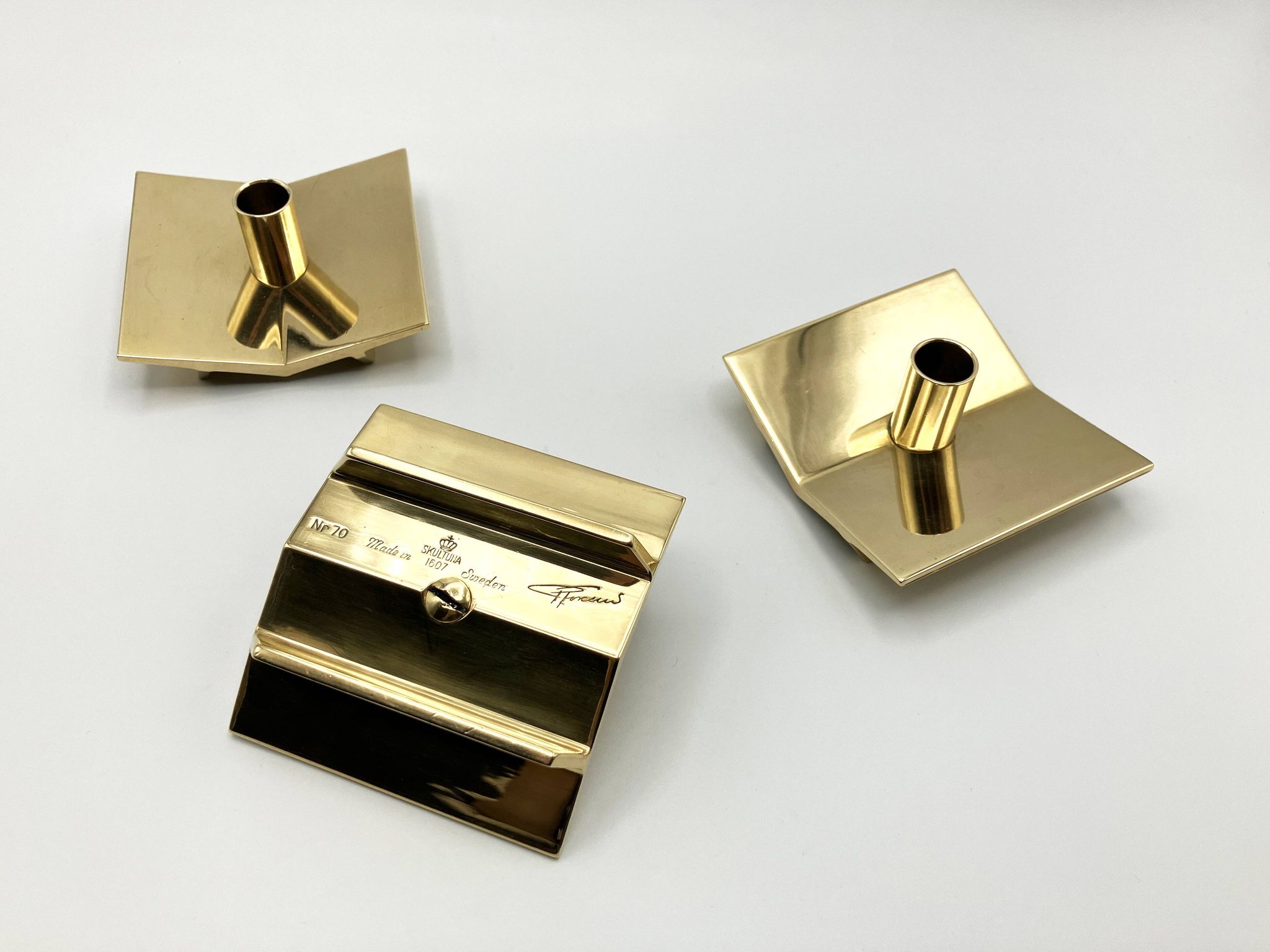 3 “Profile” candlesticks no. 70 in brass • Design Pierre Forssel for Skultuna Éditions • 1960