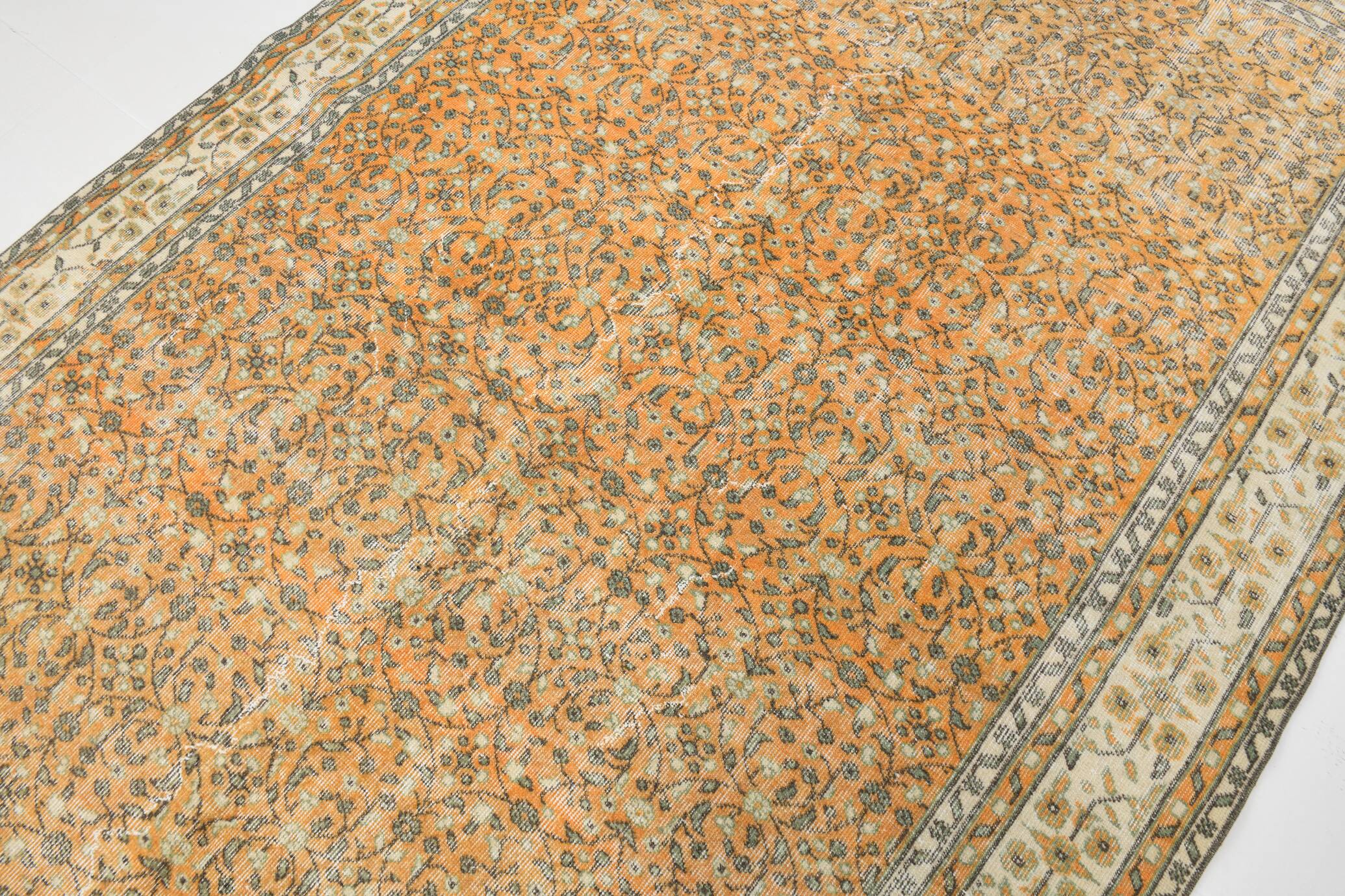 Grand tapis persan vintage orange et ivoire, motifs floraux raffinés