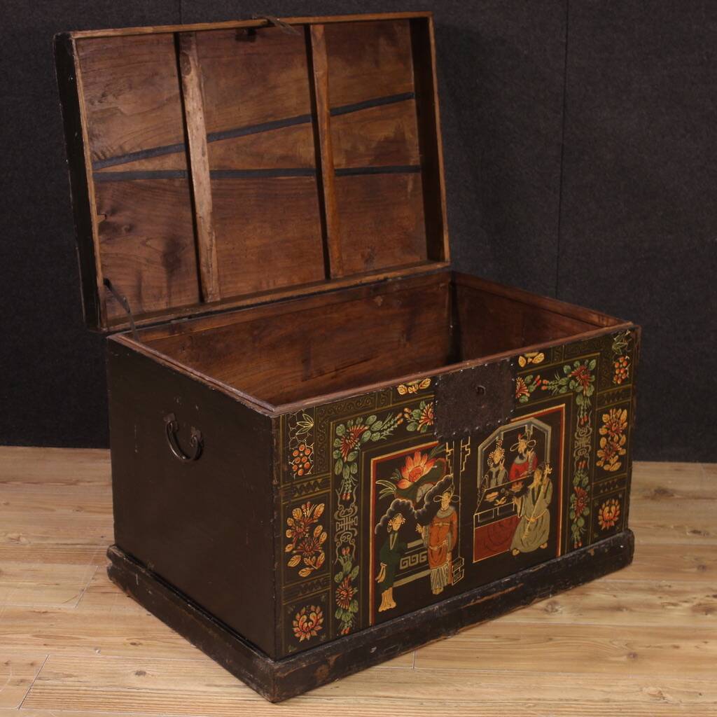 Small Chinese Chest from the 20th Century