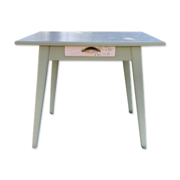 Table vert de gris