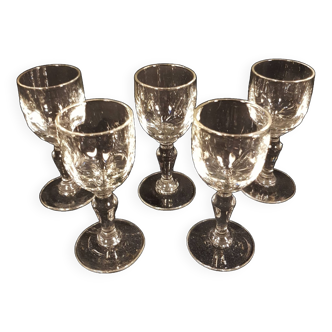 5 anciens verres à liqueur en verre soufflé