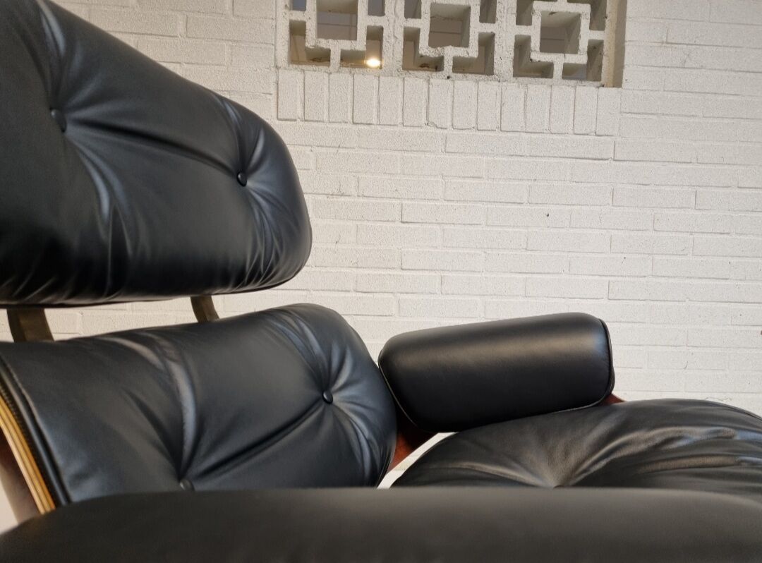 Eames Lounge chair & ottoman by Charles & Ray Eames for Herman Miller