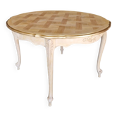 Round table made of cherry wood, sanded and varnished.