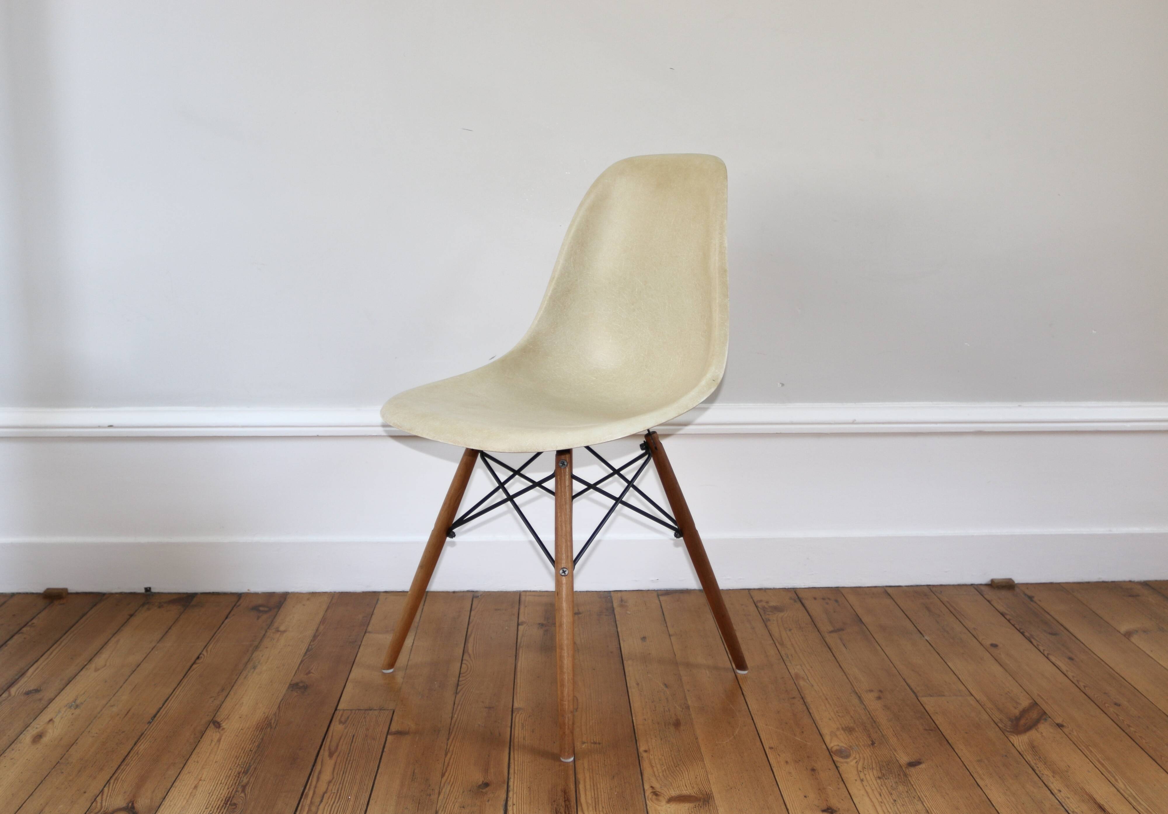 Chaise Eames DSW Herman Miller Mobilier International 1960