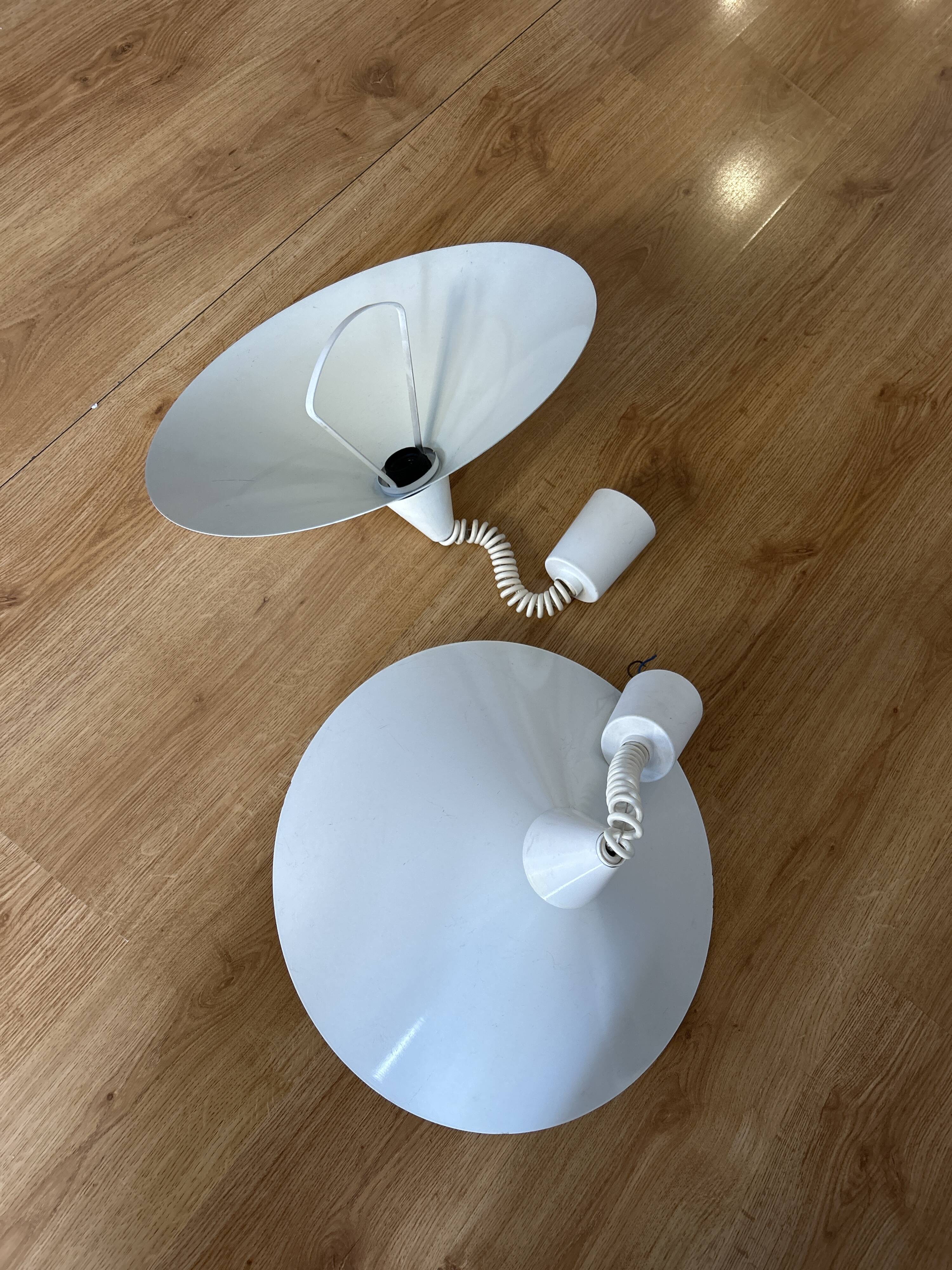 Set of 2 white metal pendant lights