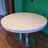 Ligne Roset table in glossy white lacquer, chrome legs, 2 extensions.