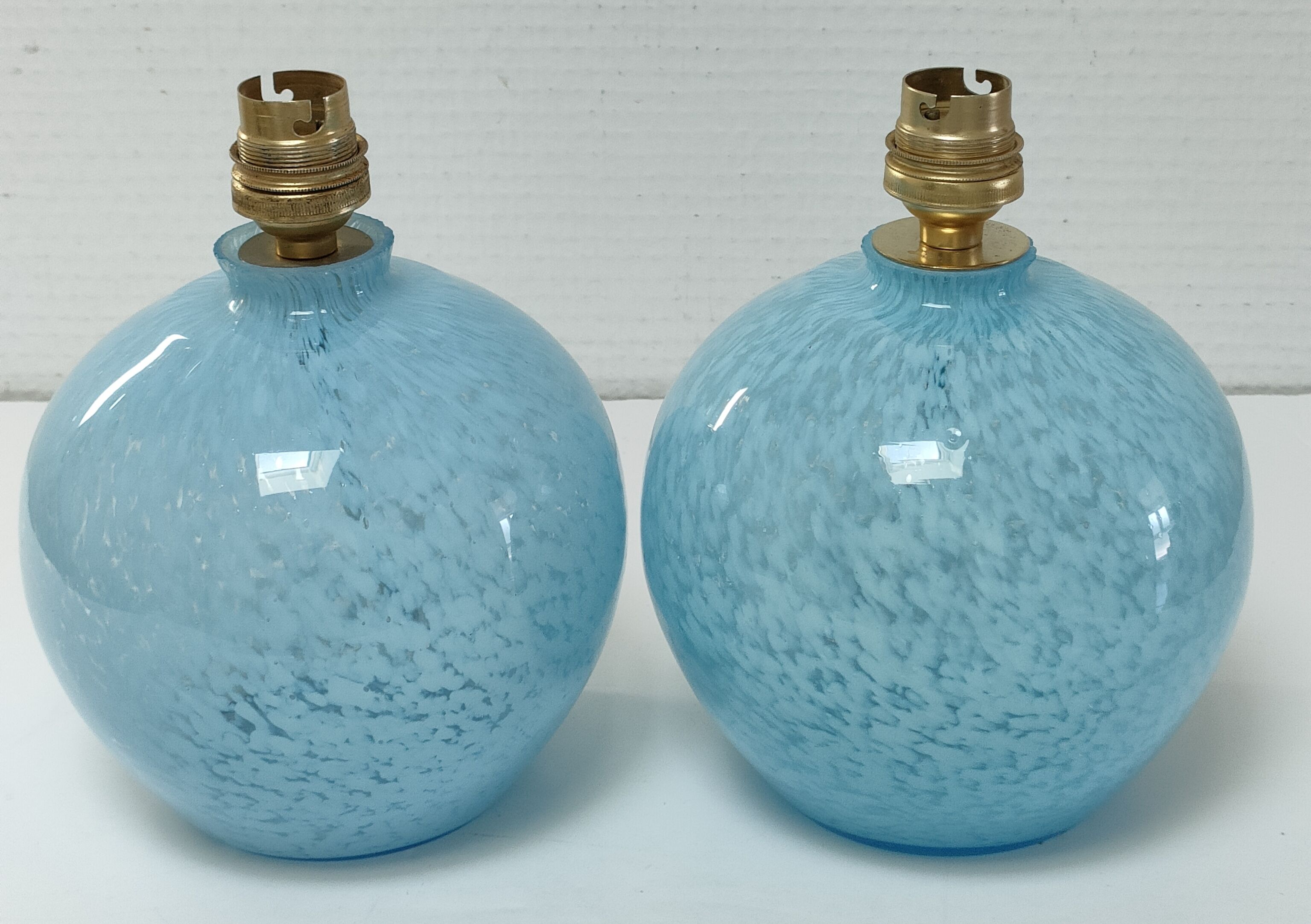 Deux pieds lampes boules art déco verre de clichy bleu