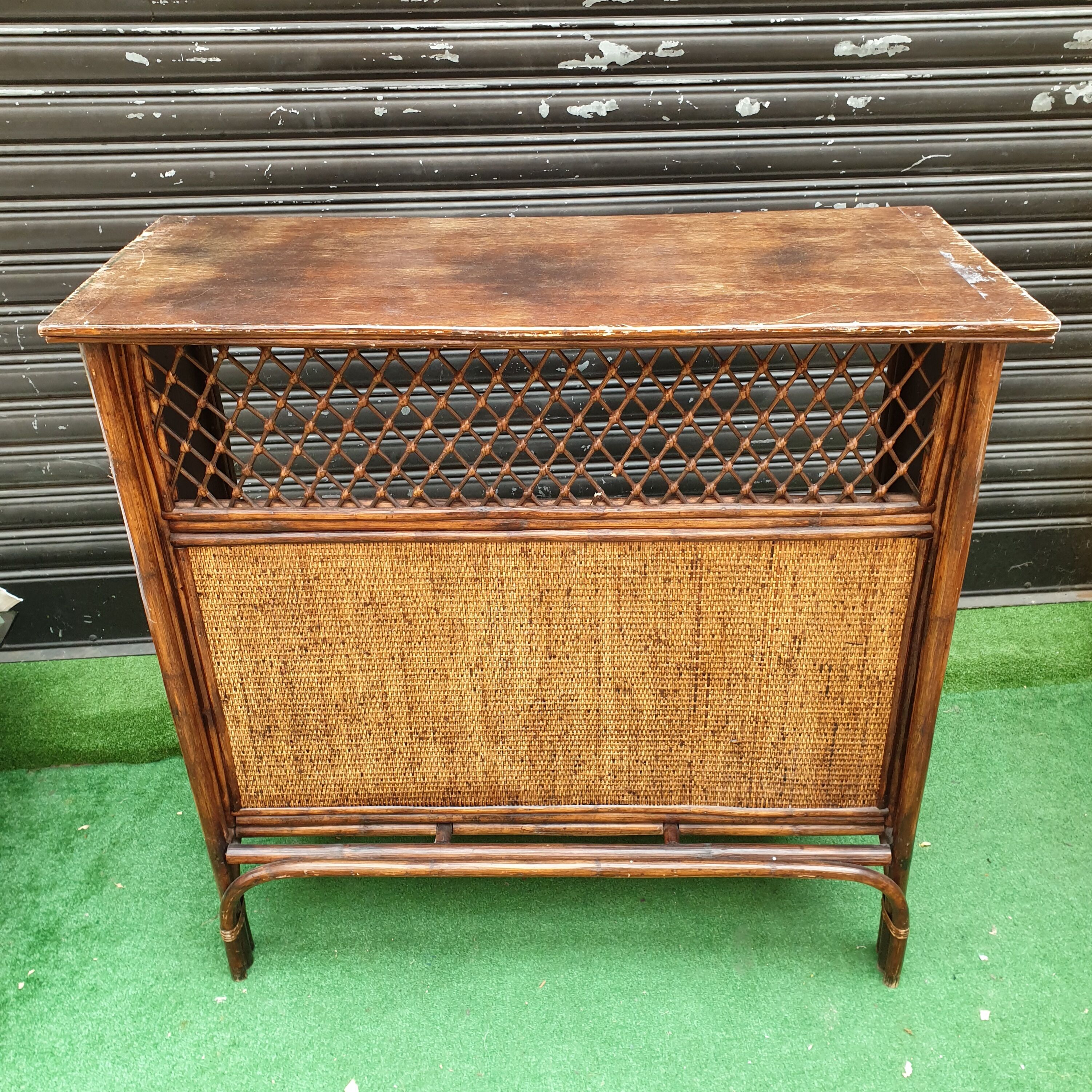 Vintage bamboo and rotin bar