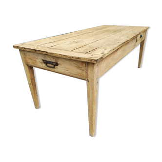 Extended farm table