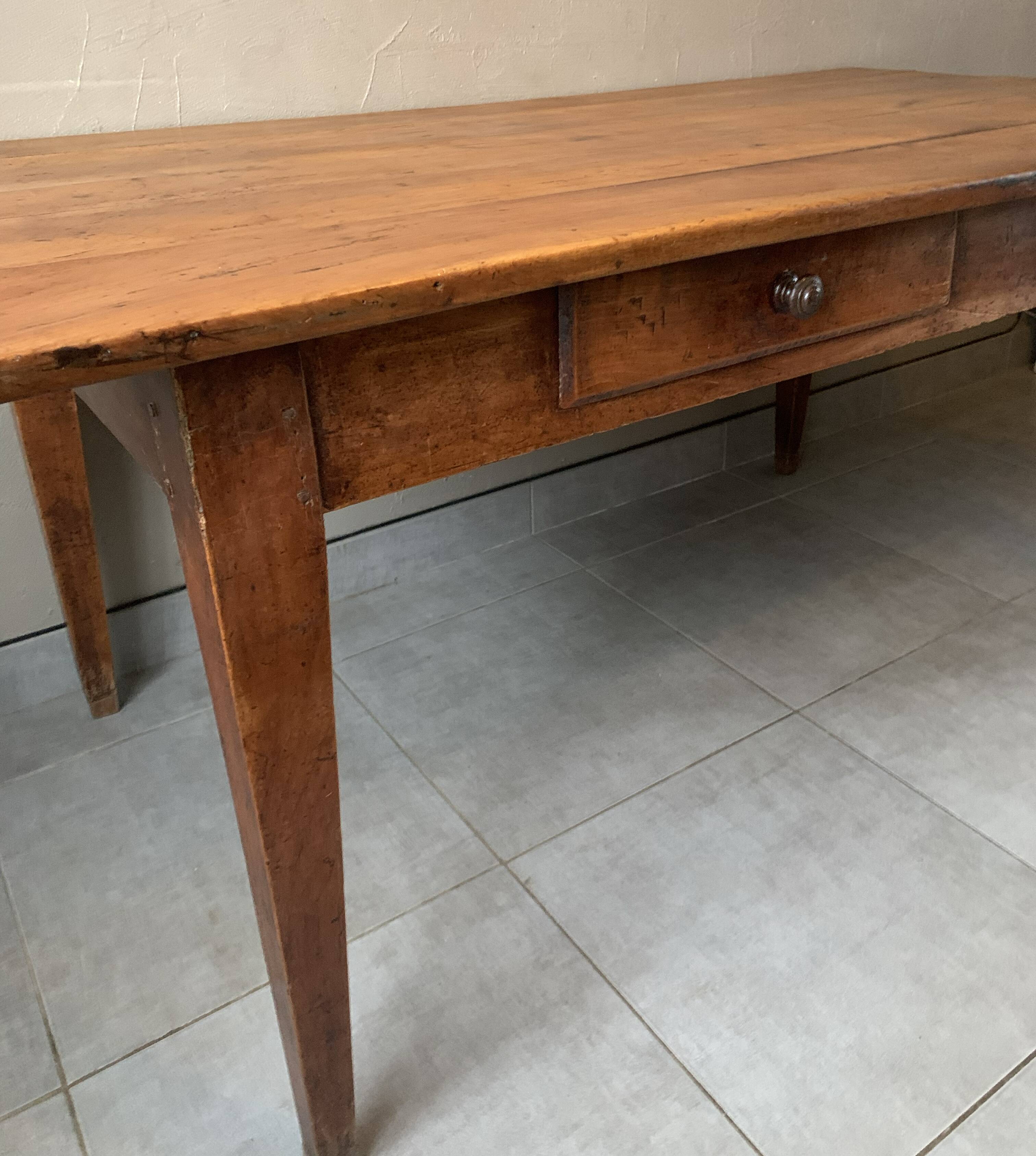 Large vintage farmhouse table from the 50s in solid wood (oak)