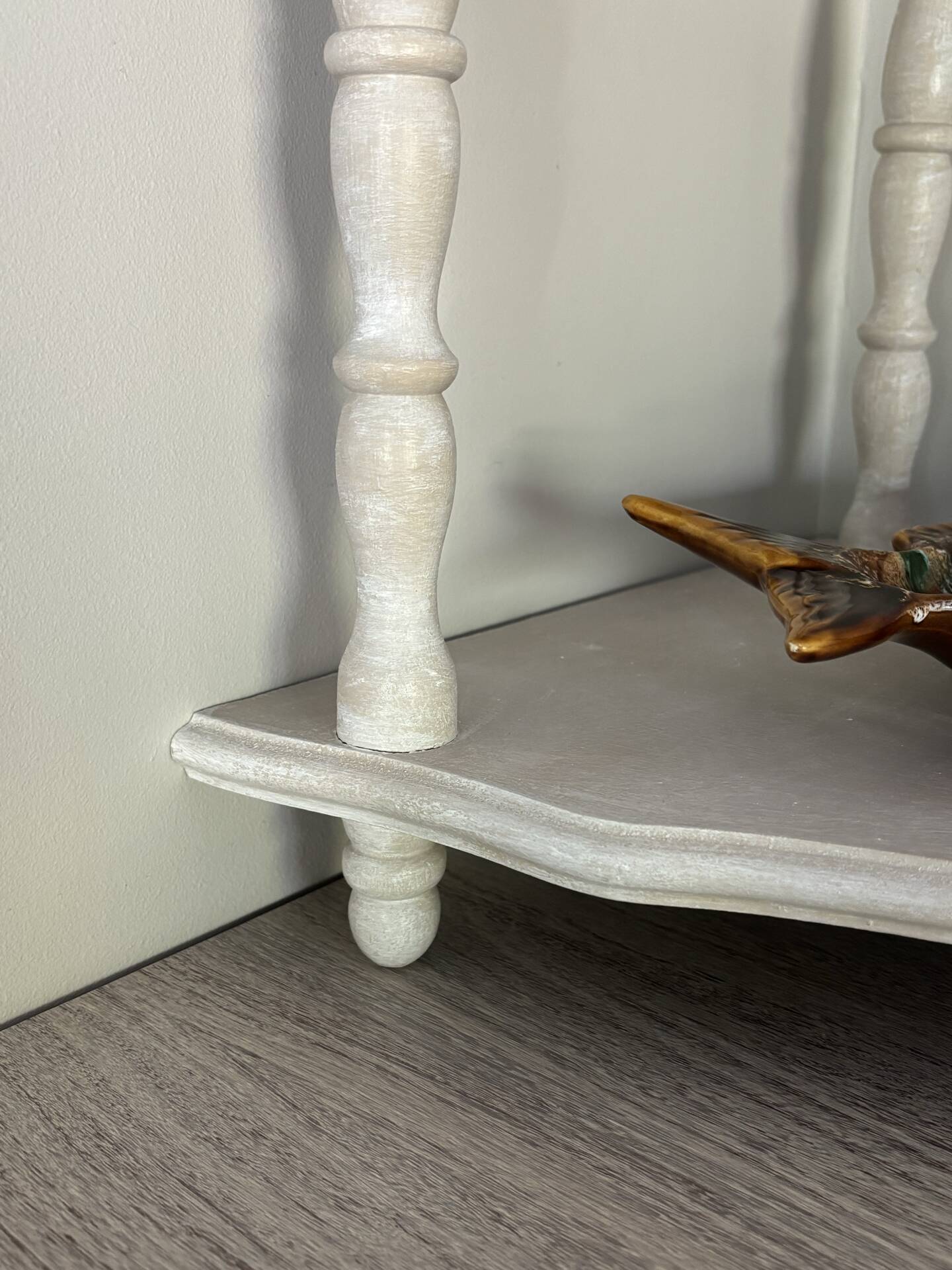 Corner shelf