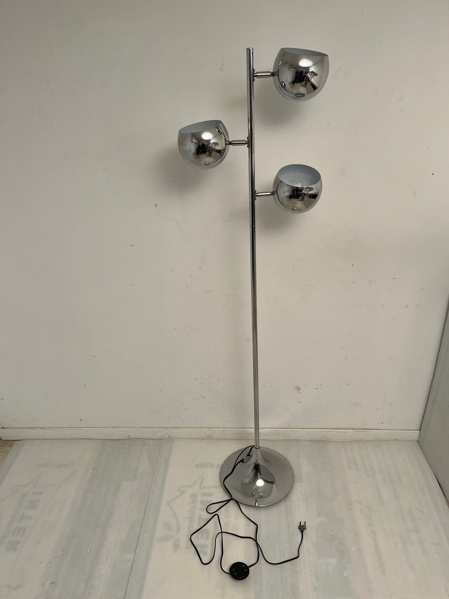 3-globe chrome floor lamp