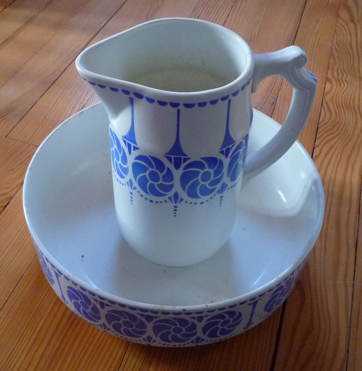 Washbasin and broc set 1930s