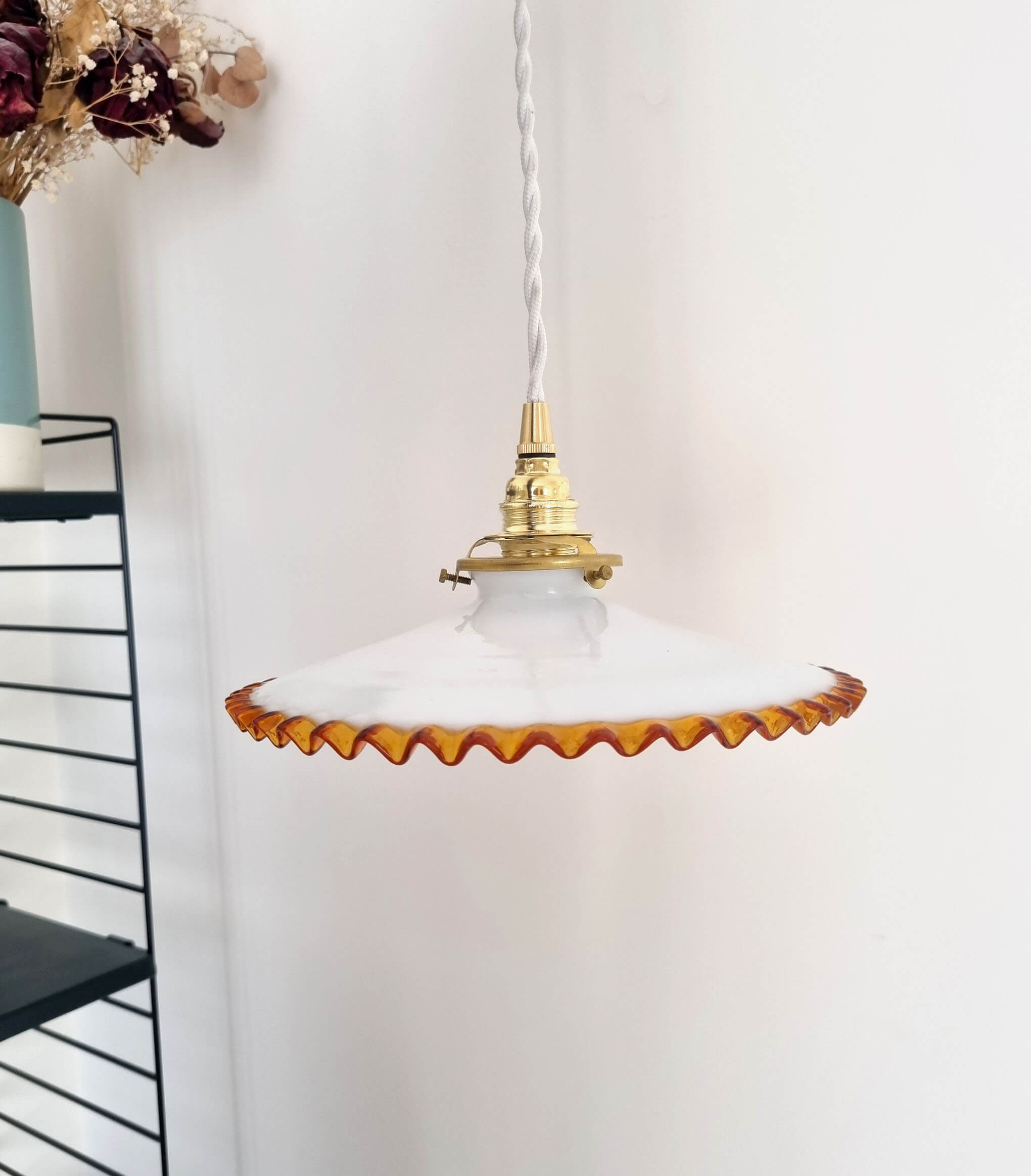 Suspension opaline