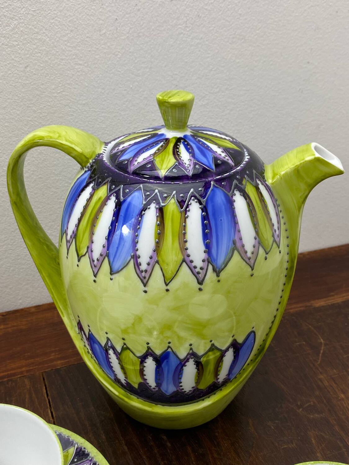 Sologne porcelain teapot and cups