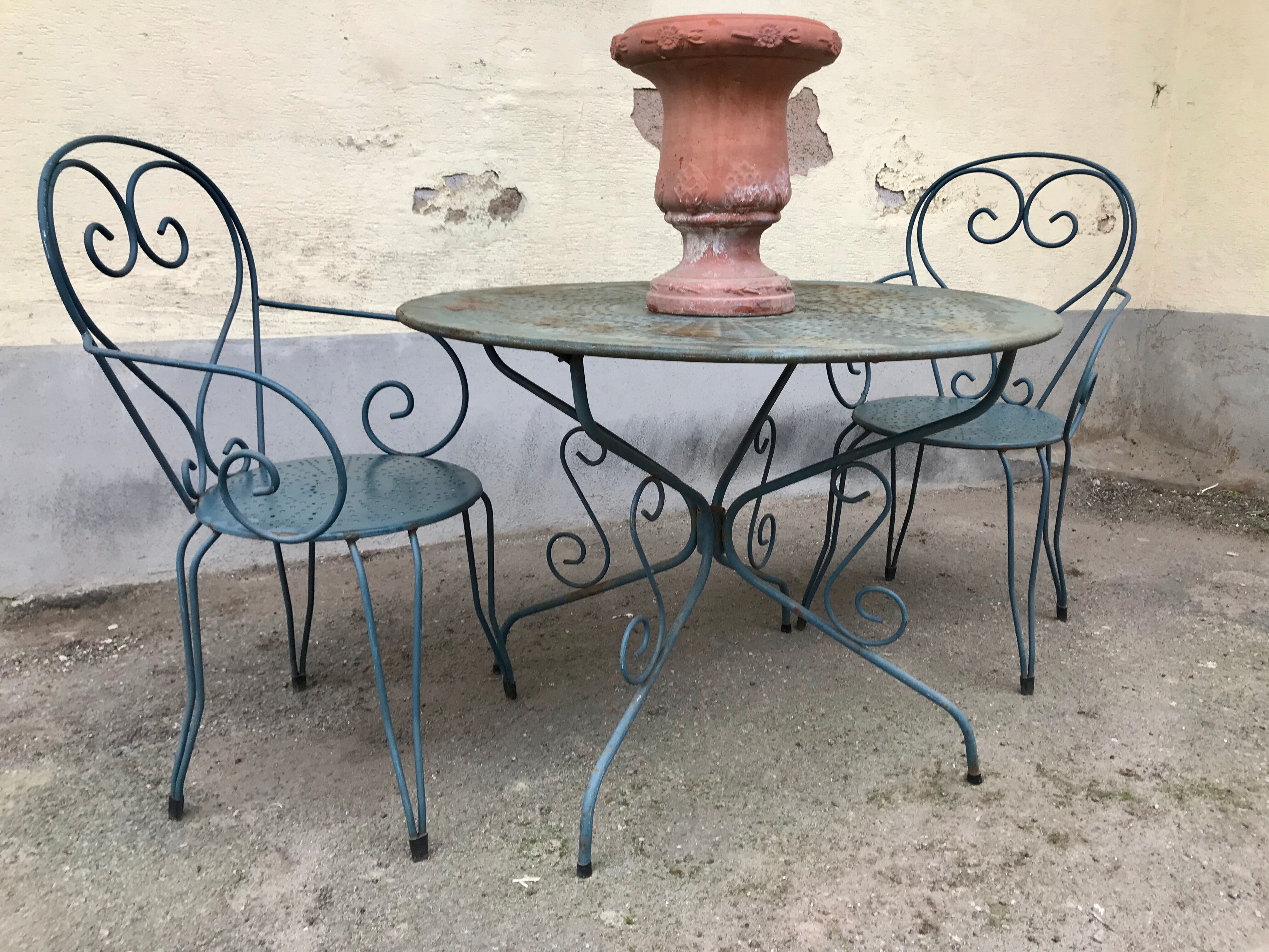 1 Table and 2 wrought iron garden chairs 1950 vintage