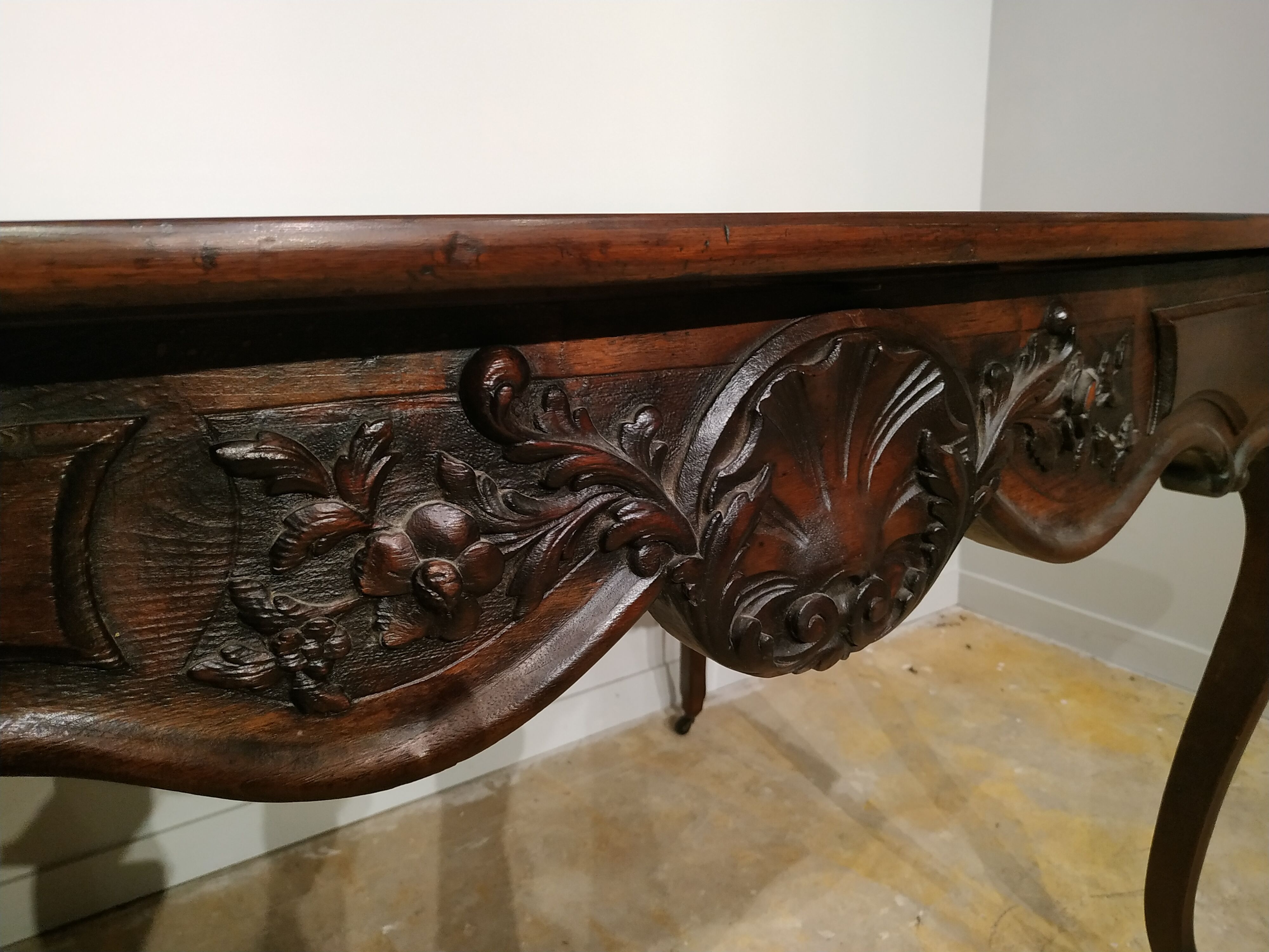 Table de style Louis XV