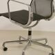 Lot de 8 fauteuils Charles et Ray Eames par Vitra modèle EA 117