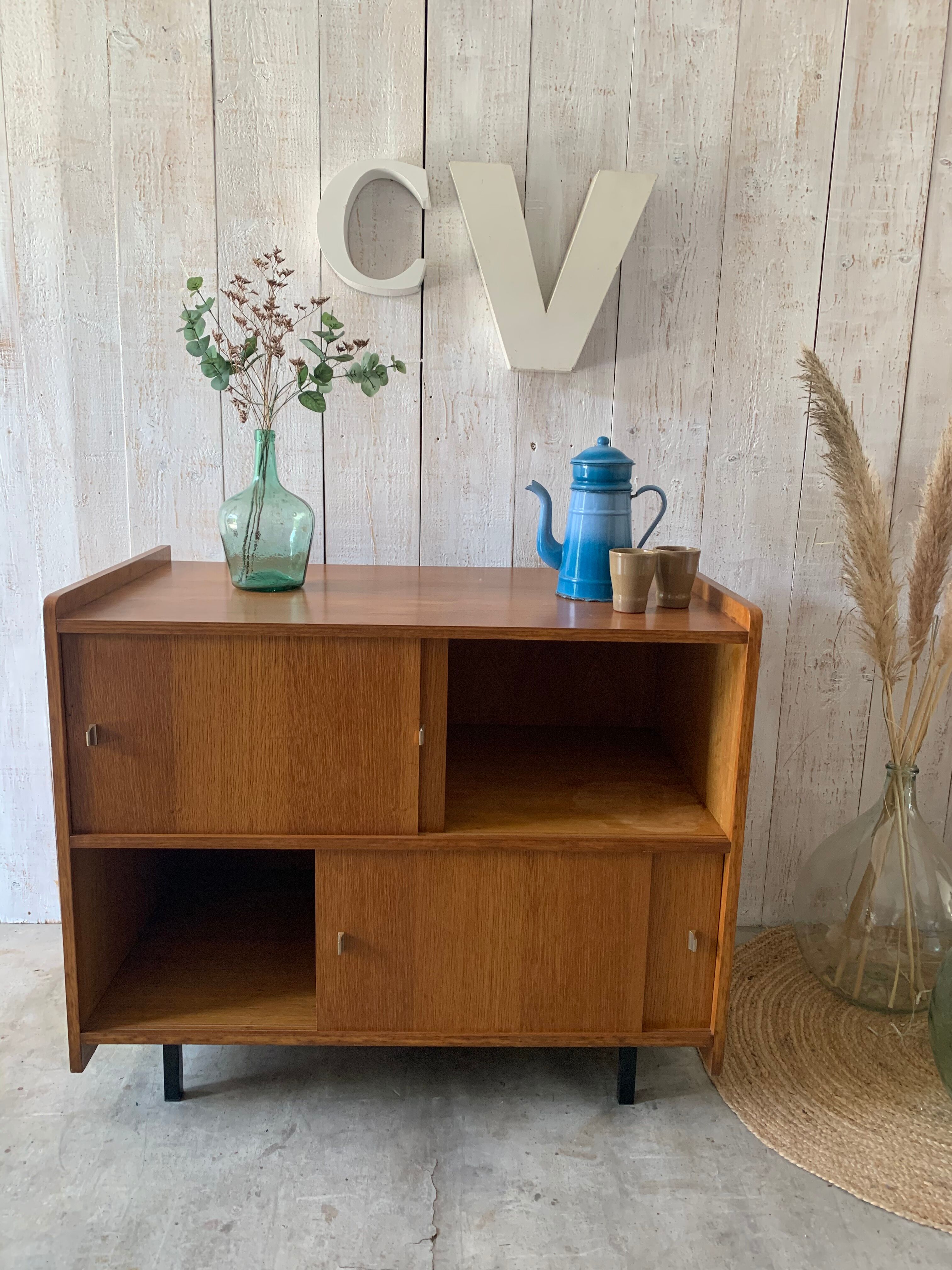 Buffet/modernist enfilade