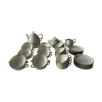 Service de 39 pièces tasses sous tasses verseuse pot à lait et sucrier Bernardaud porcelaine Limoges