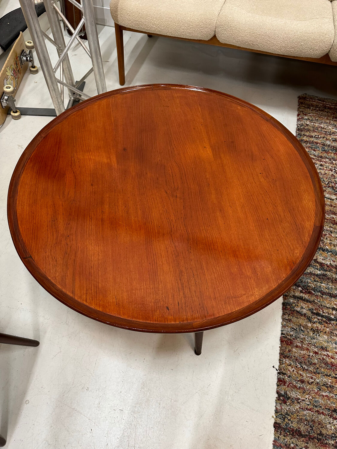 Round midcentury coffeetable