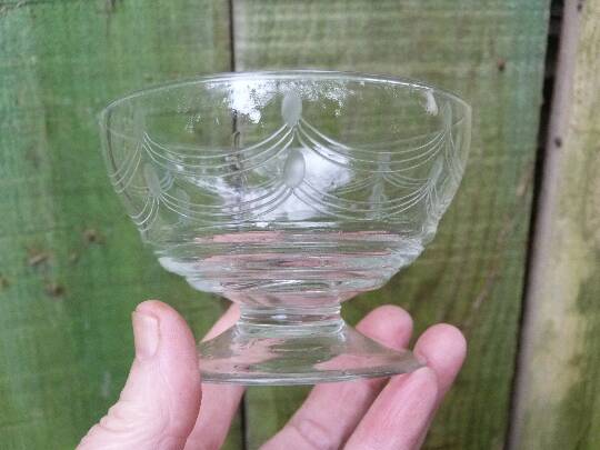 Set of 7 engraved crystal stemmed dessert cups