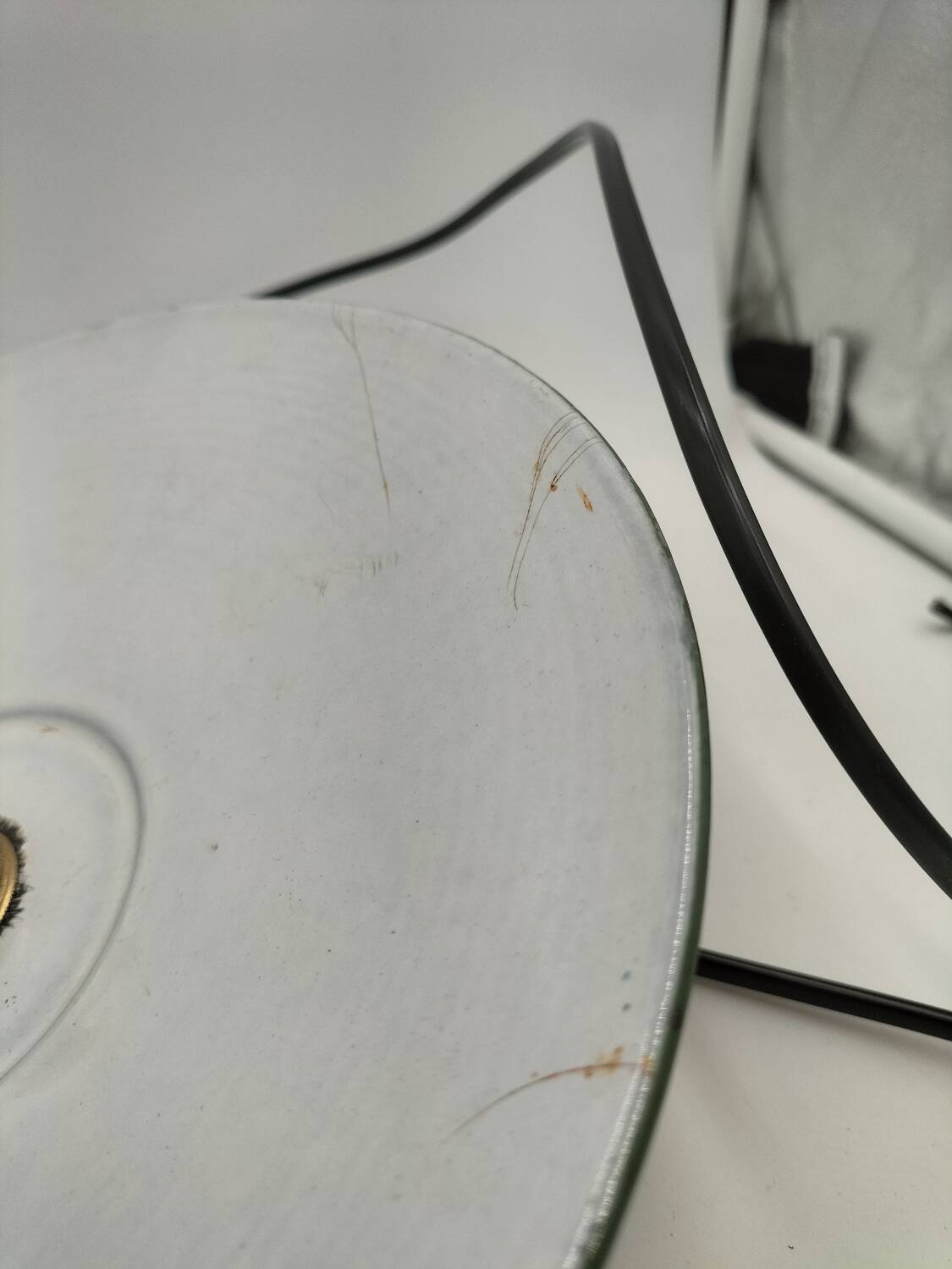 Enamelled sheet metal suspensions