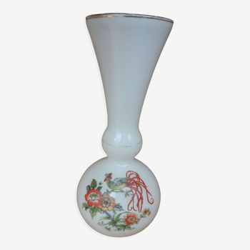 Vase en opaline motif de fleurs et coq
