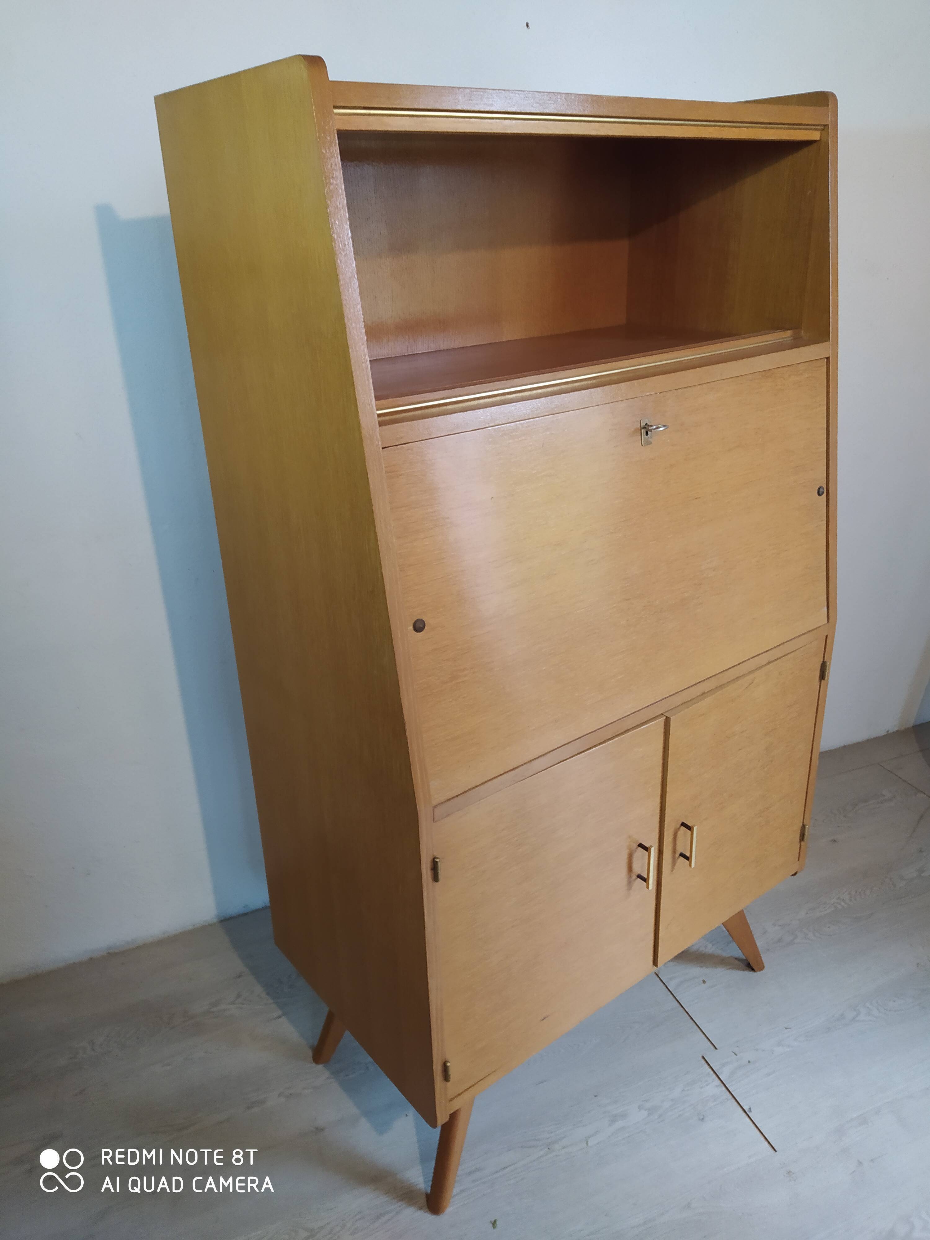 Secretary foot compass