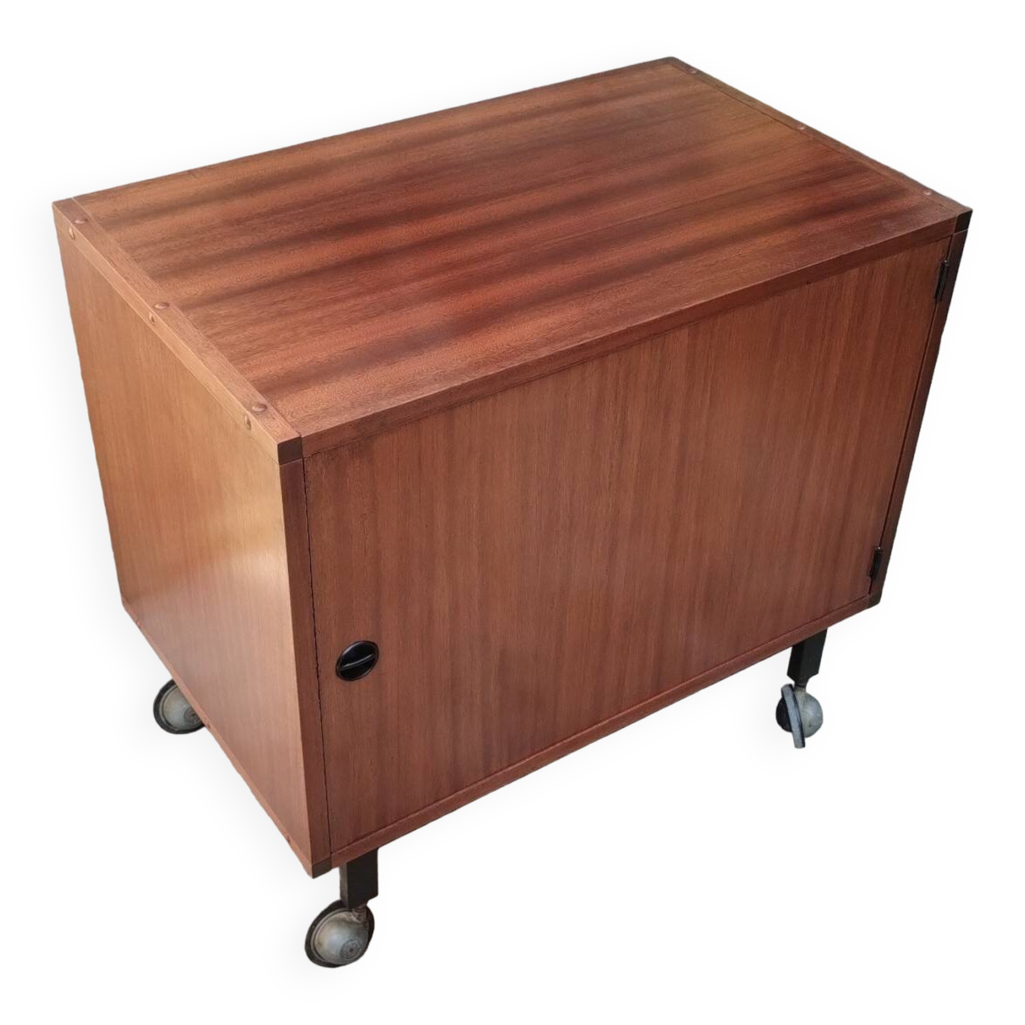 Bar / TV cabinet on wheels