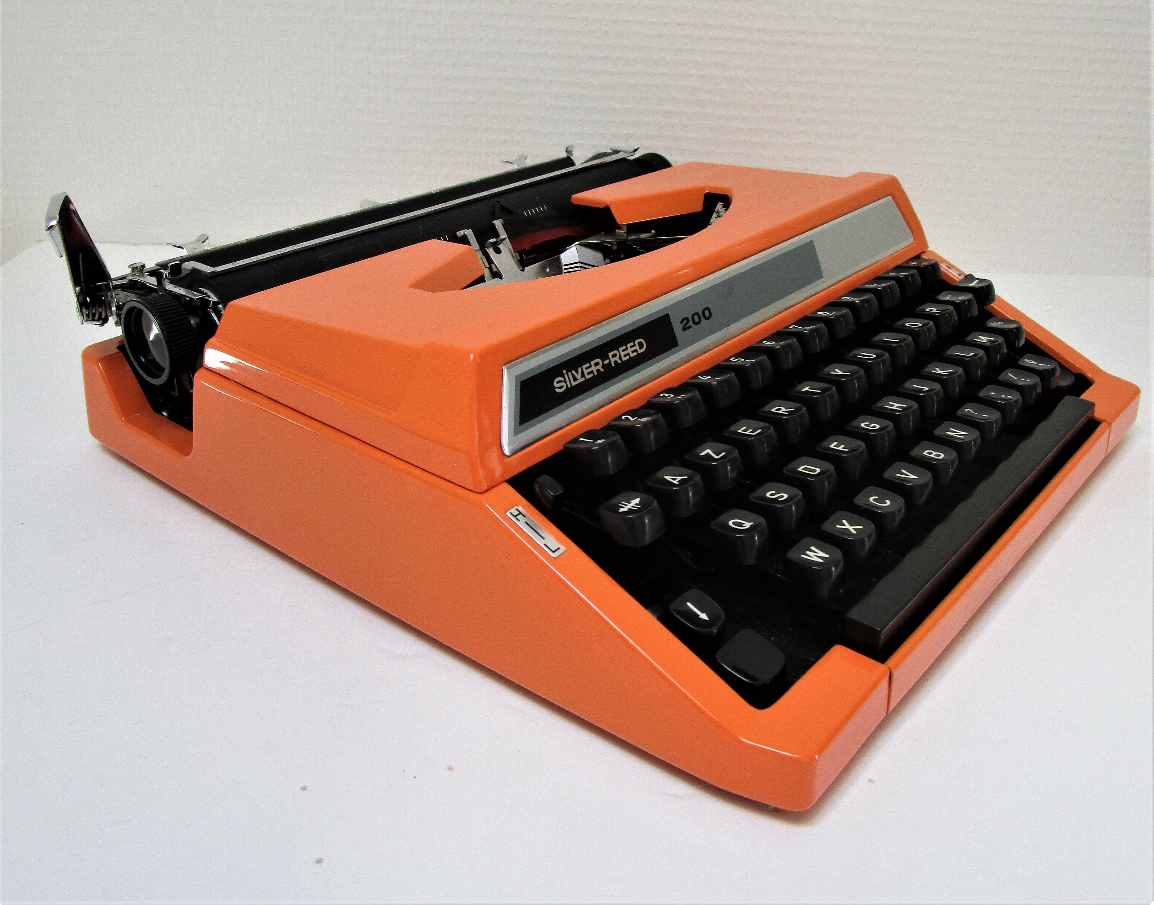 Silver Reed 200 orange metal typewriter made in Japan 70s