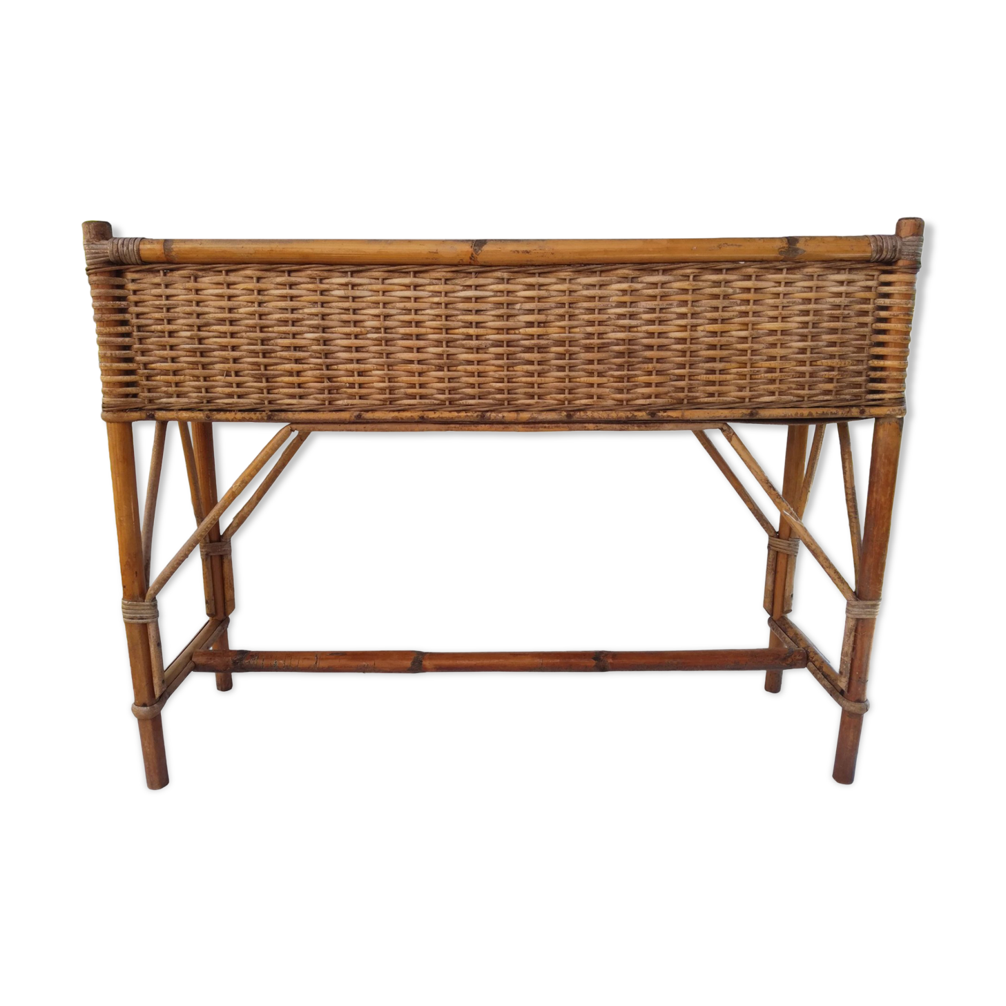Wicker planter