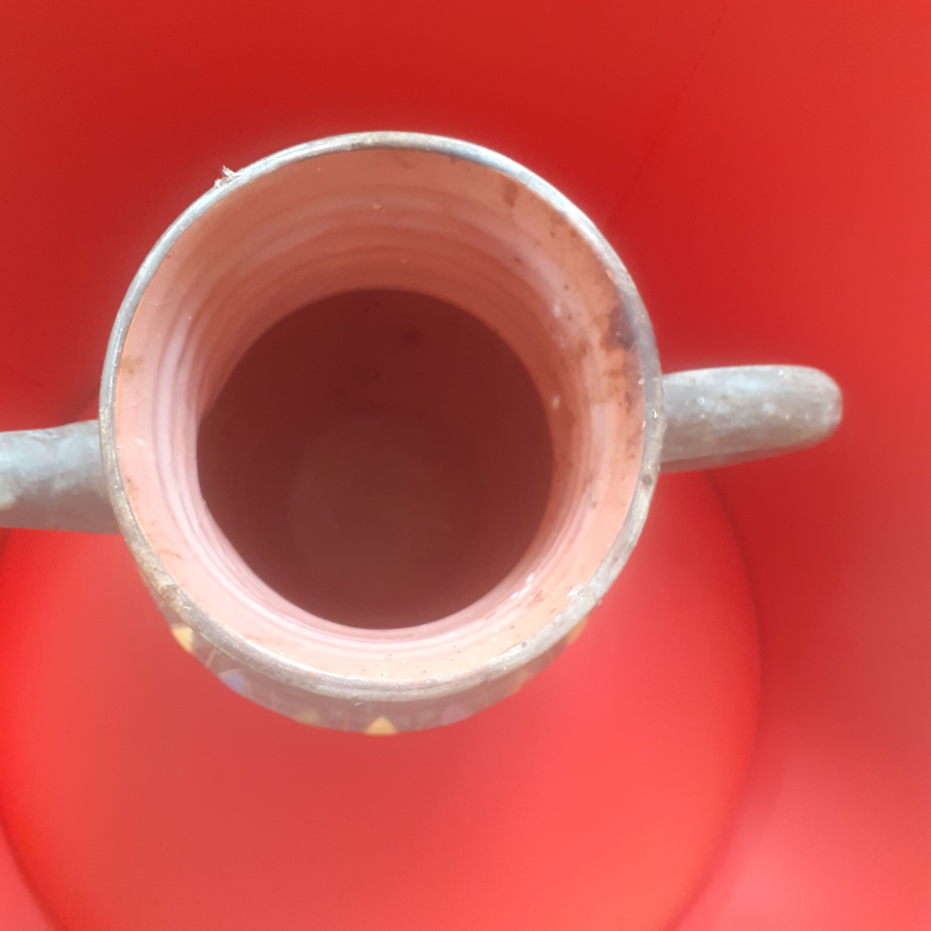 Terracotta pitcher and glazed decoration. St Cannat. Baranchan.