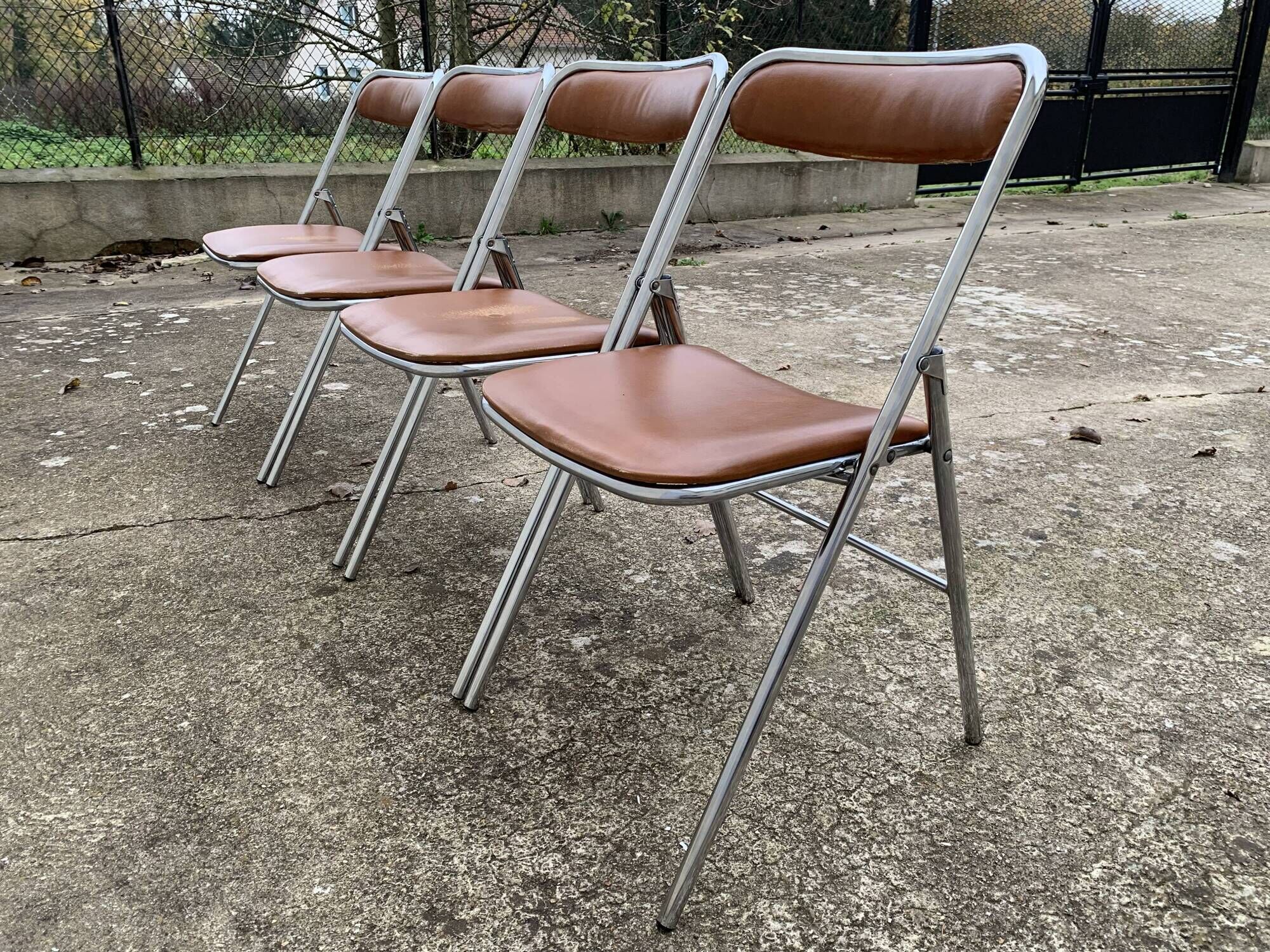 4 folding chairs chromed metal and Skaï fawn 1970